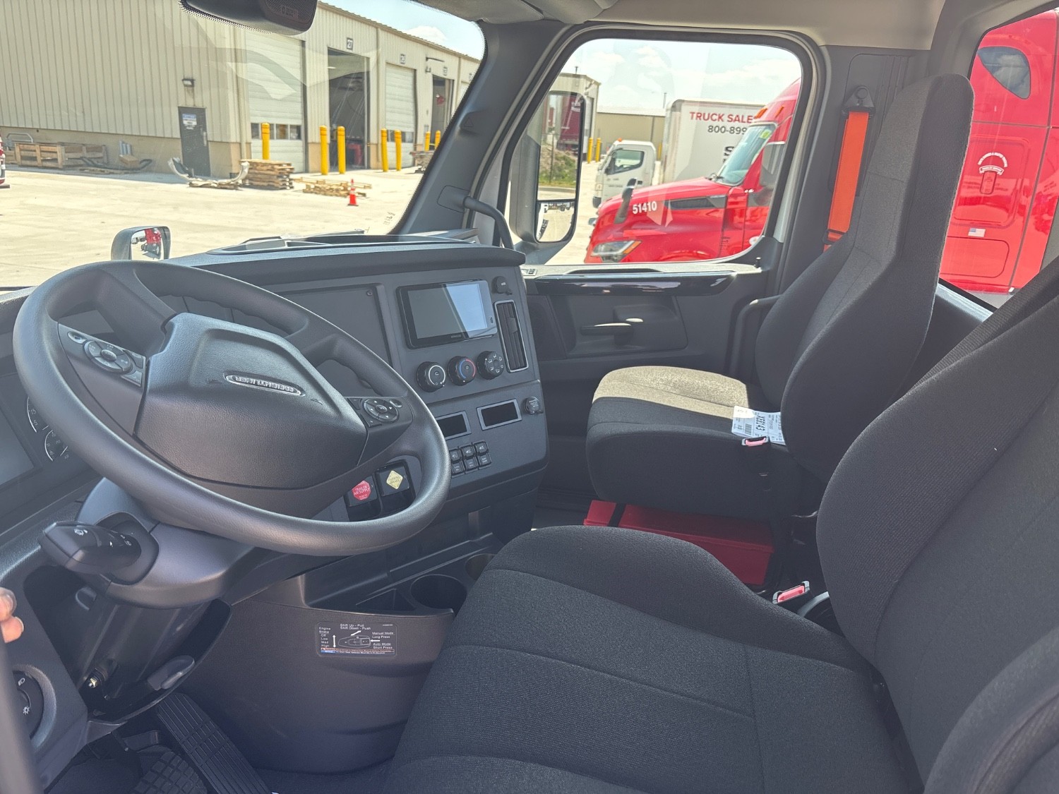 2027 Freightliner PG116DC - image 5 of 6