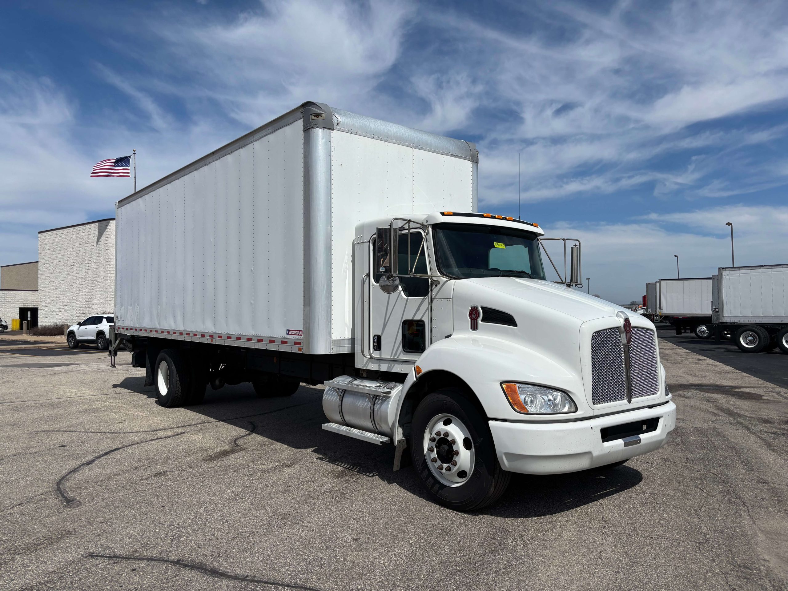 2022 Kenworth T270 - image 3 of 5
