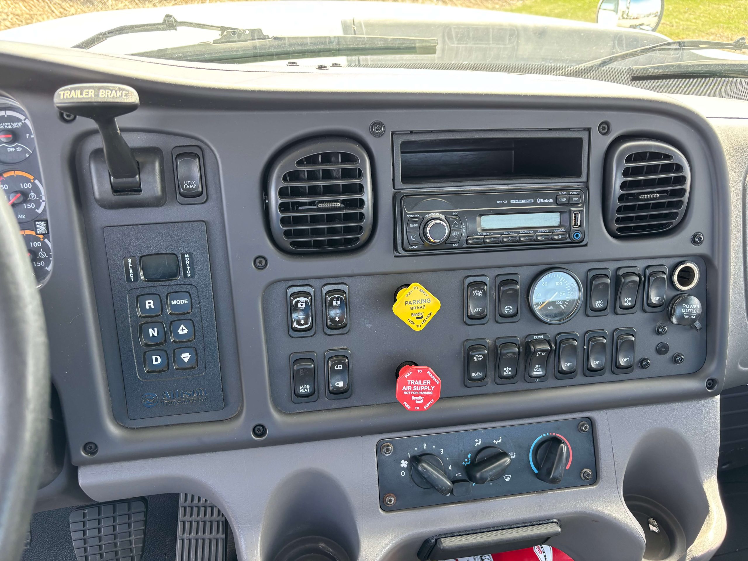 2016 Freightliner 108SD 2016 Freightliner 108SD - image 5 of 6