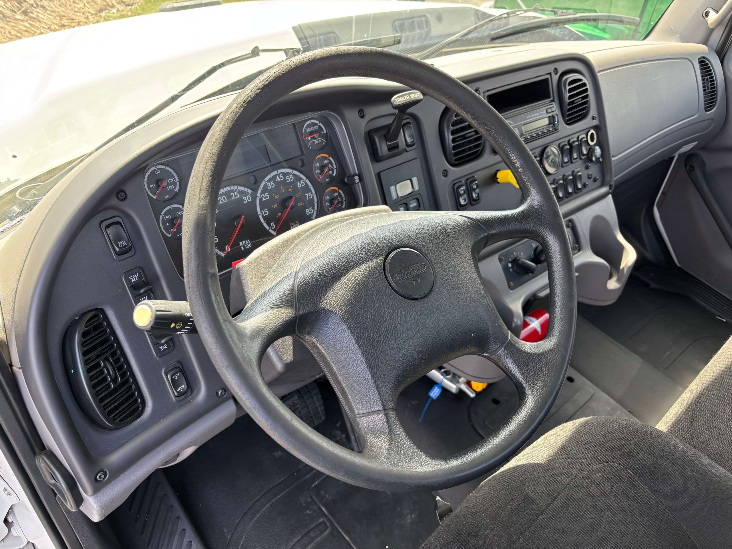 2016 Freightliner 108SD 2016 Freightliner 108SD - image 4 of 6