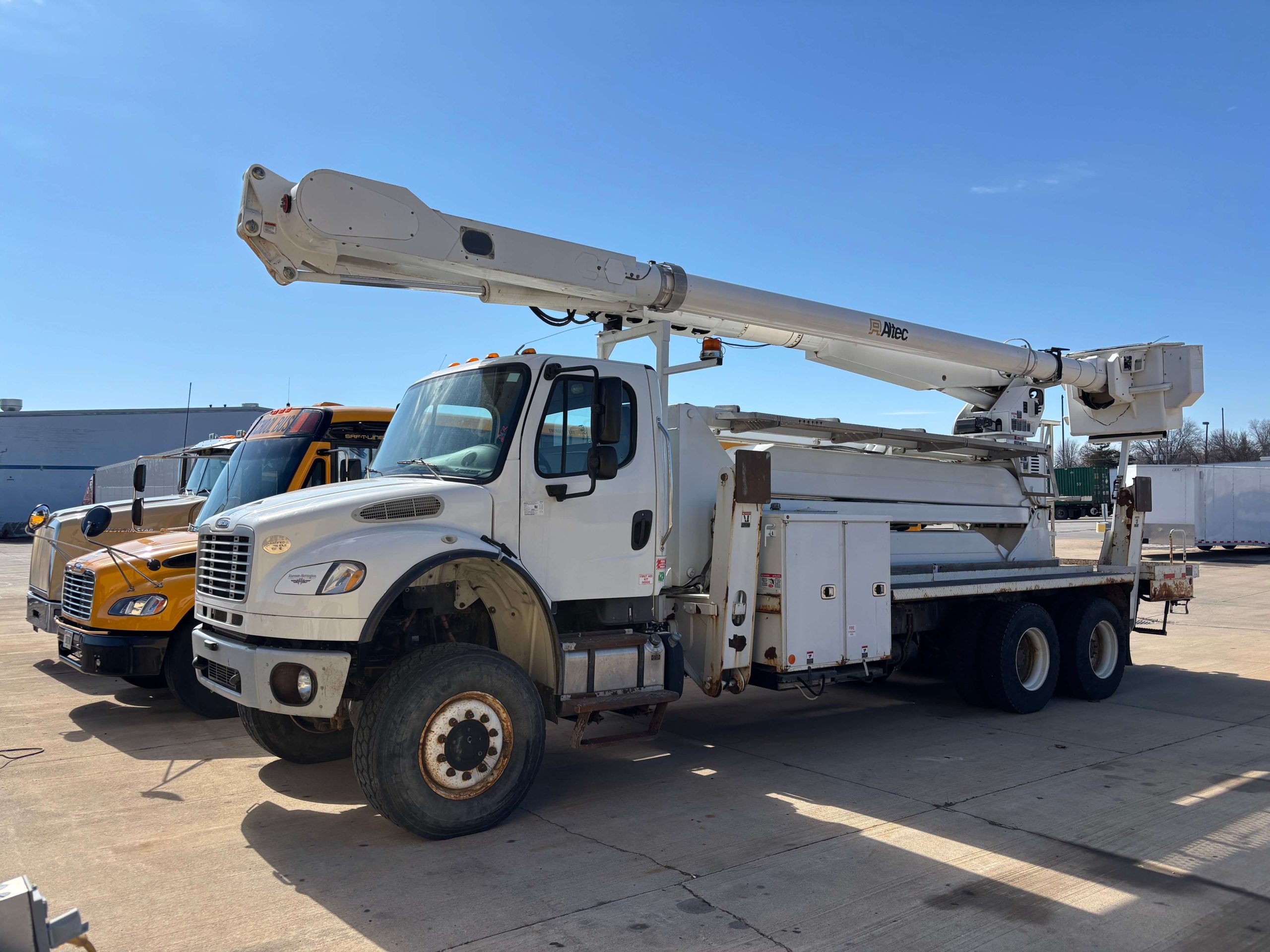 2015 Freightliner M280 image 1
