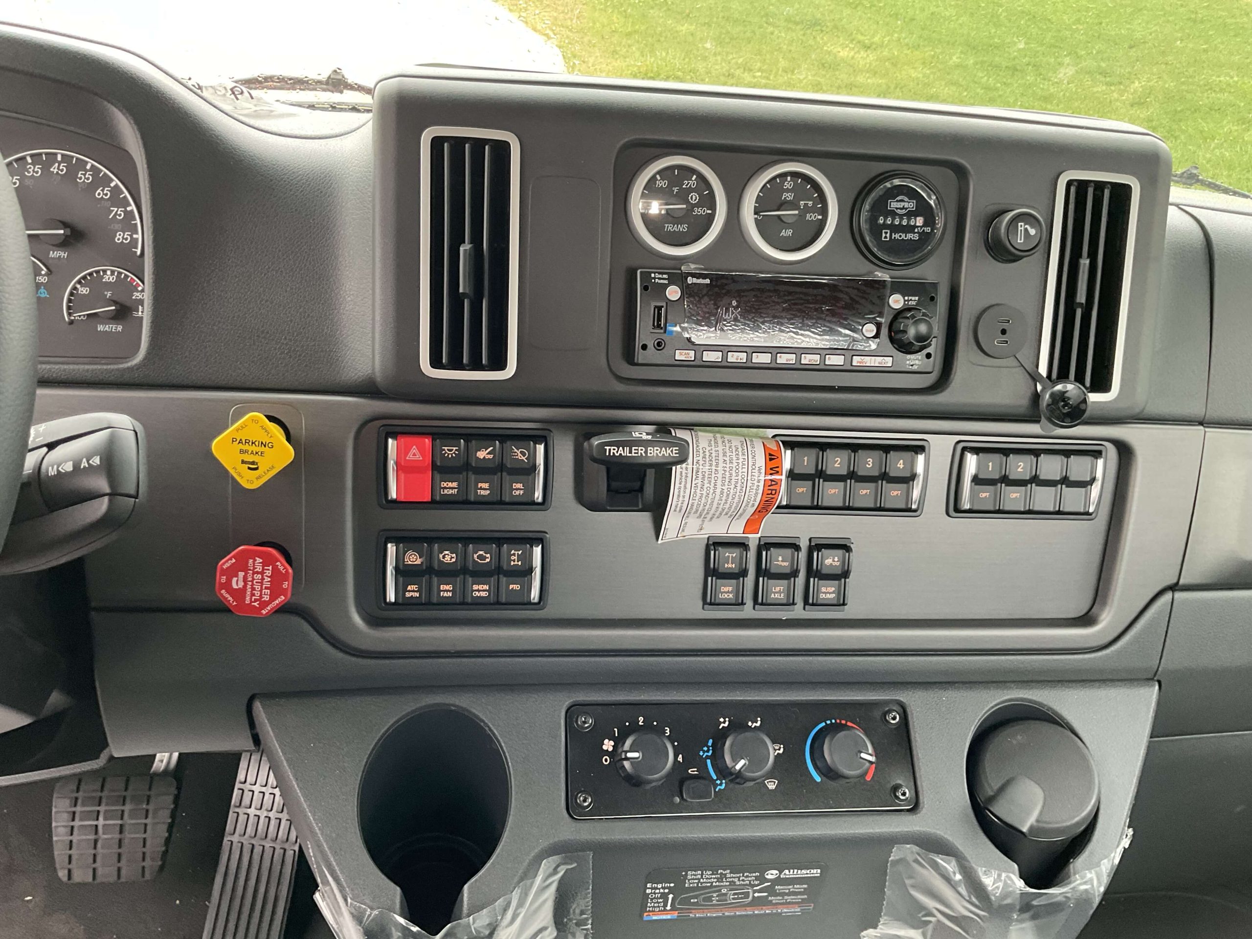 2025 Freightliner M2 106 2025 Freightliner M2 106 - image 5 of 6