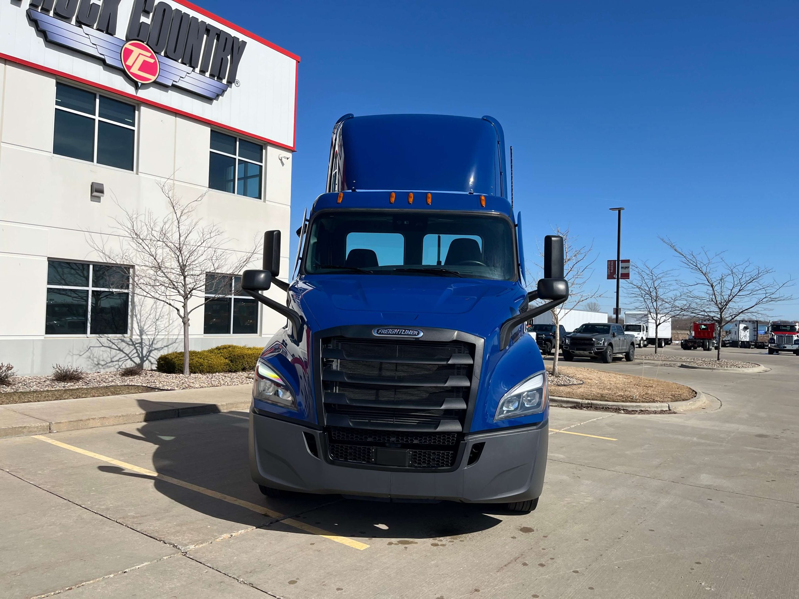 2025 Freightliner PE116DC 2025 Freightliner PE116DC - image 2 of 5