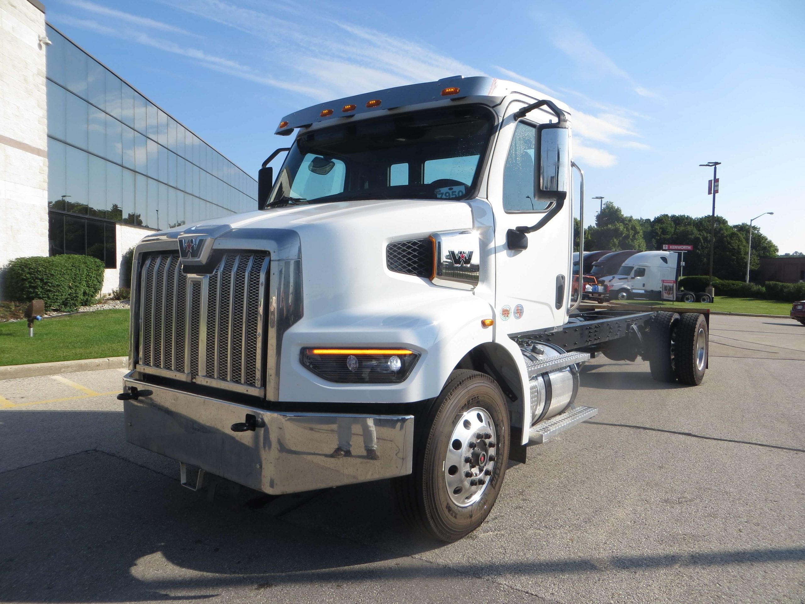 2025 Western Star 47X 2025 Western Star 47X - image 1 of 6