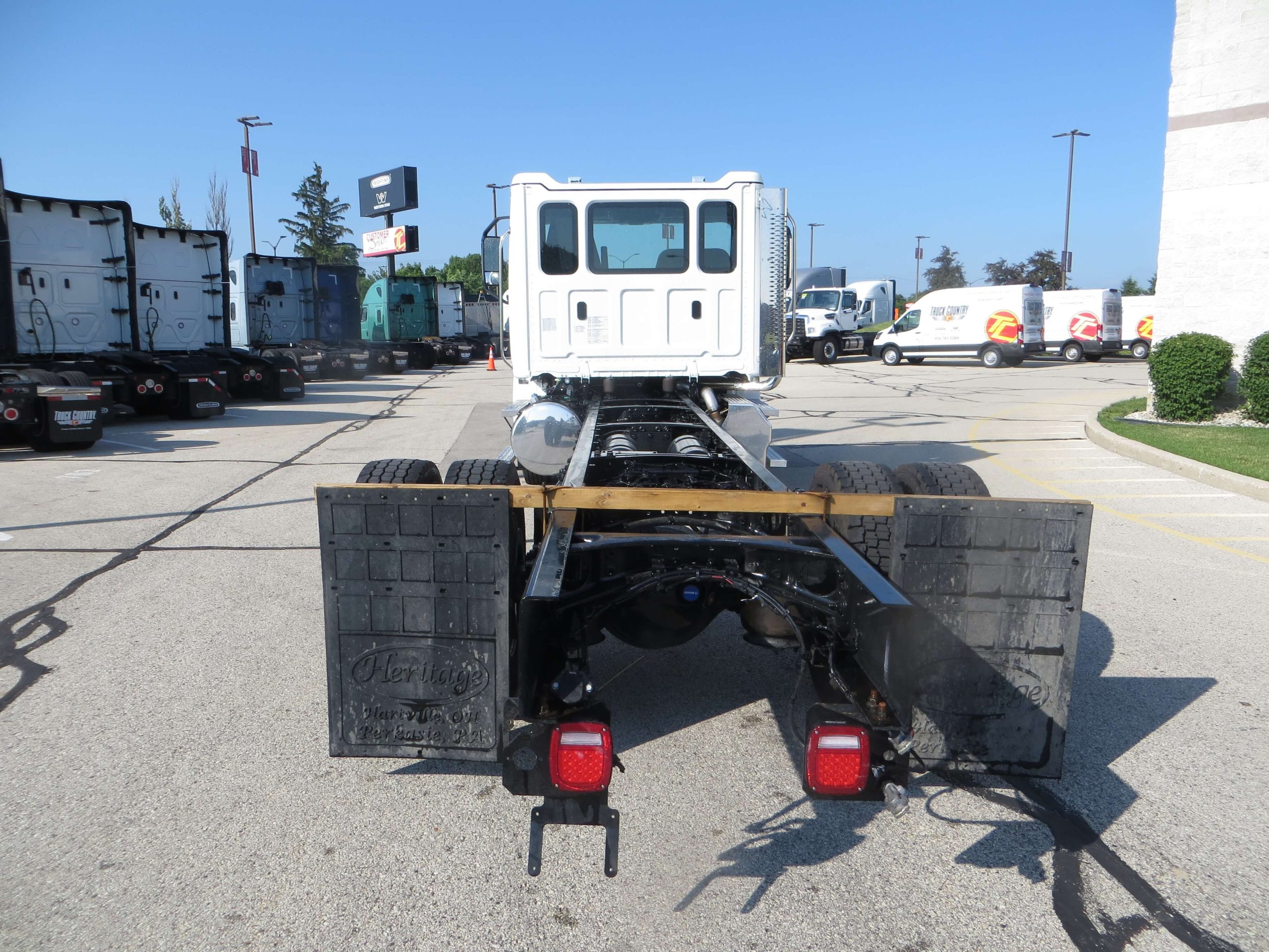 2025 Western Star 47X 2025 Western Star 47X - image 4 of 6
