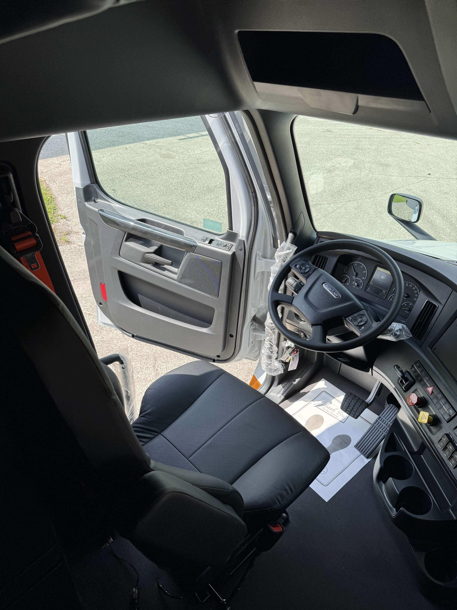 2026 Freightliner PT126SLP - image 5 of 6