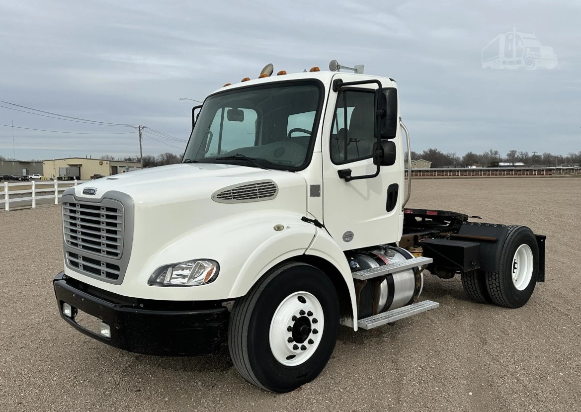 2016 Freightliner M2112 - image 1 of 1