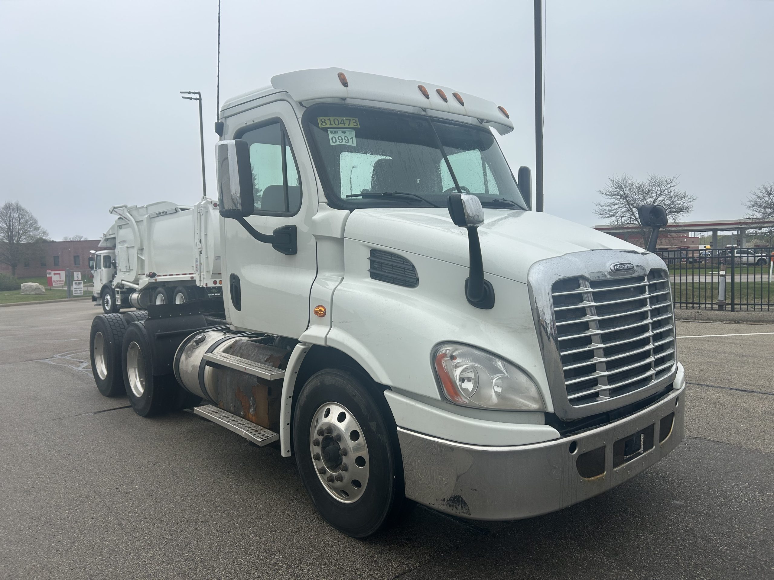 2016 Freightliner CA113 - image 3 of 6