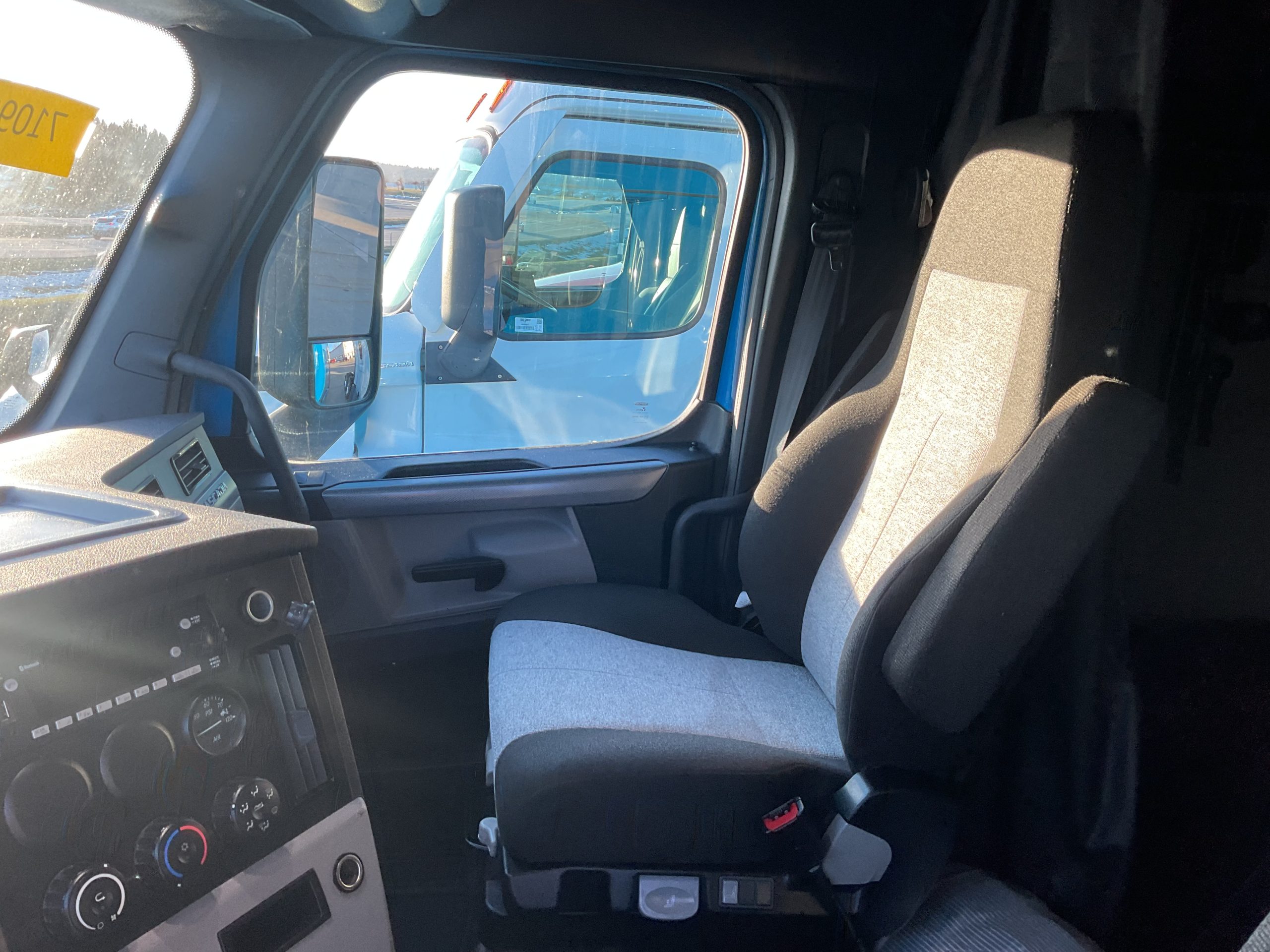 2022 Freightliner PT126SLP - image 5 of 6
