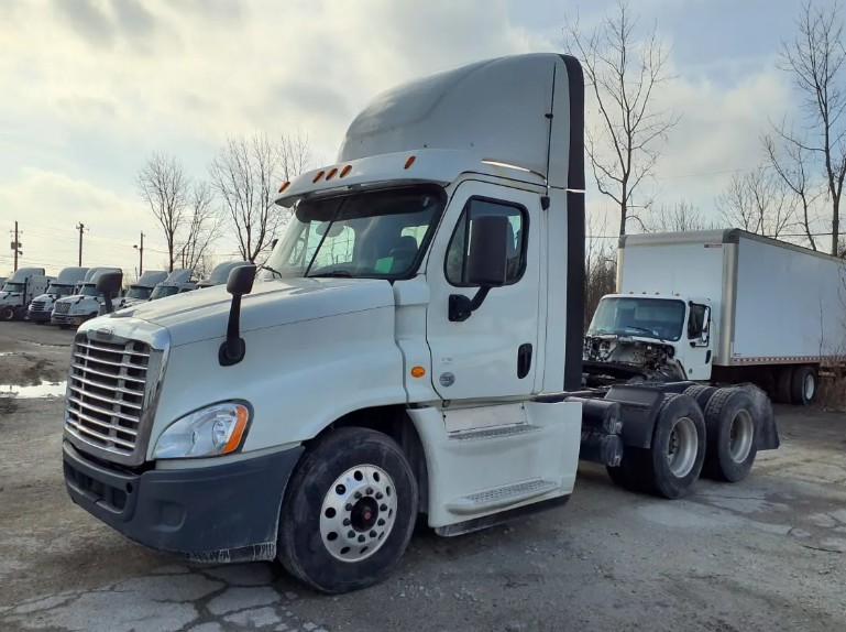 2019 Freightliner CA125DC - image 1 of 1