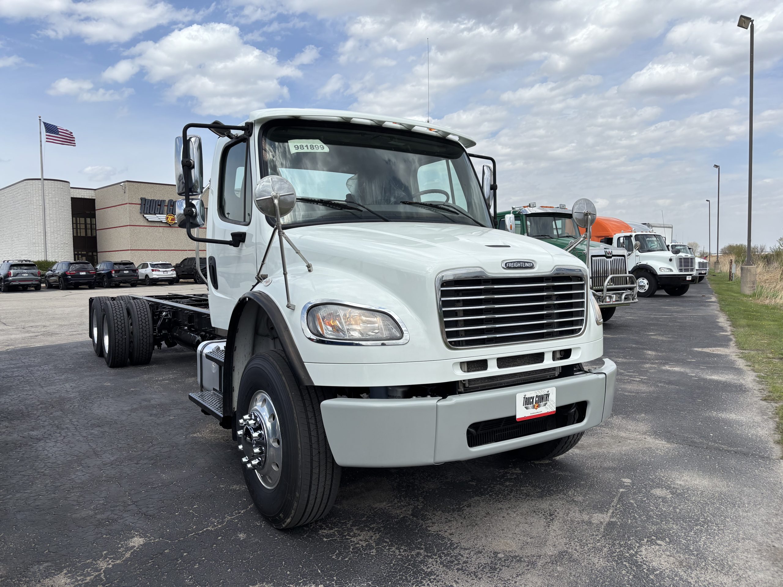 2021 Freightliner M280 2021 Freightliner M280 - image 3 of 6