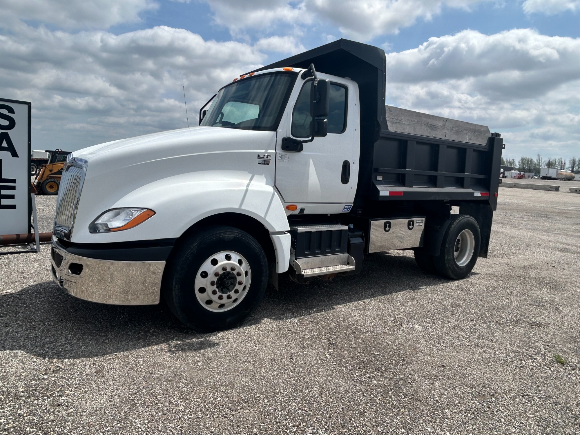 2018 International LT625 - image 1 of 1