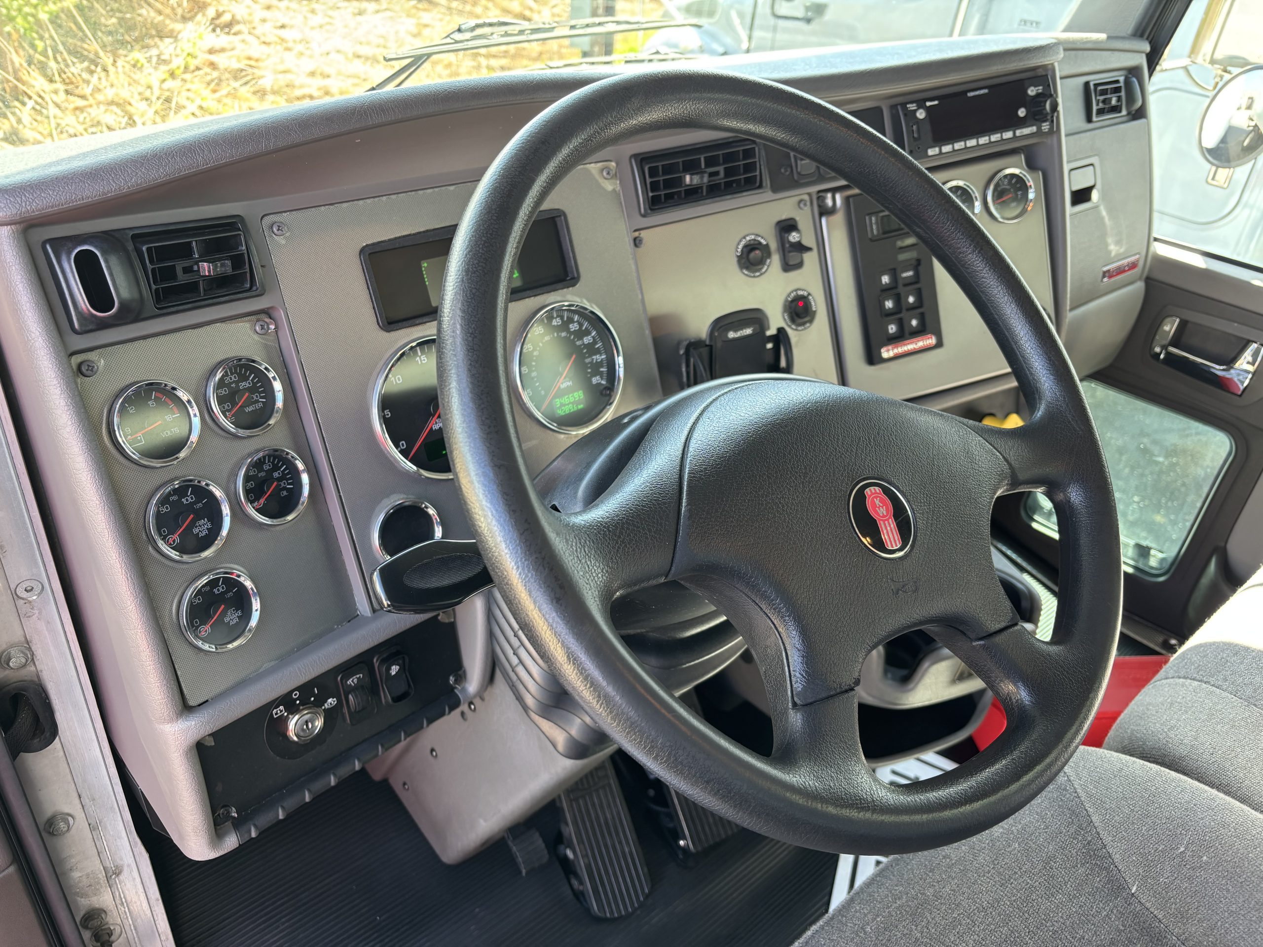 2022 Kenworth T270 - image 4 of 6