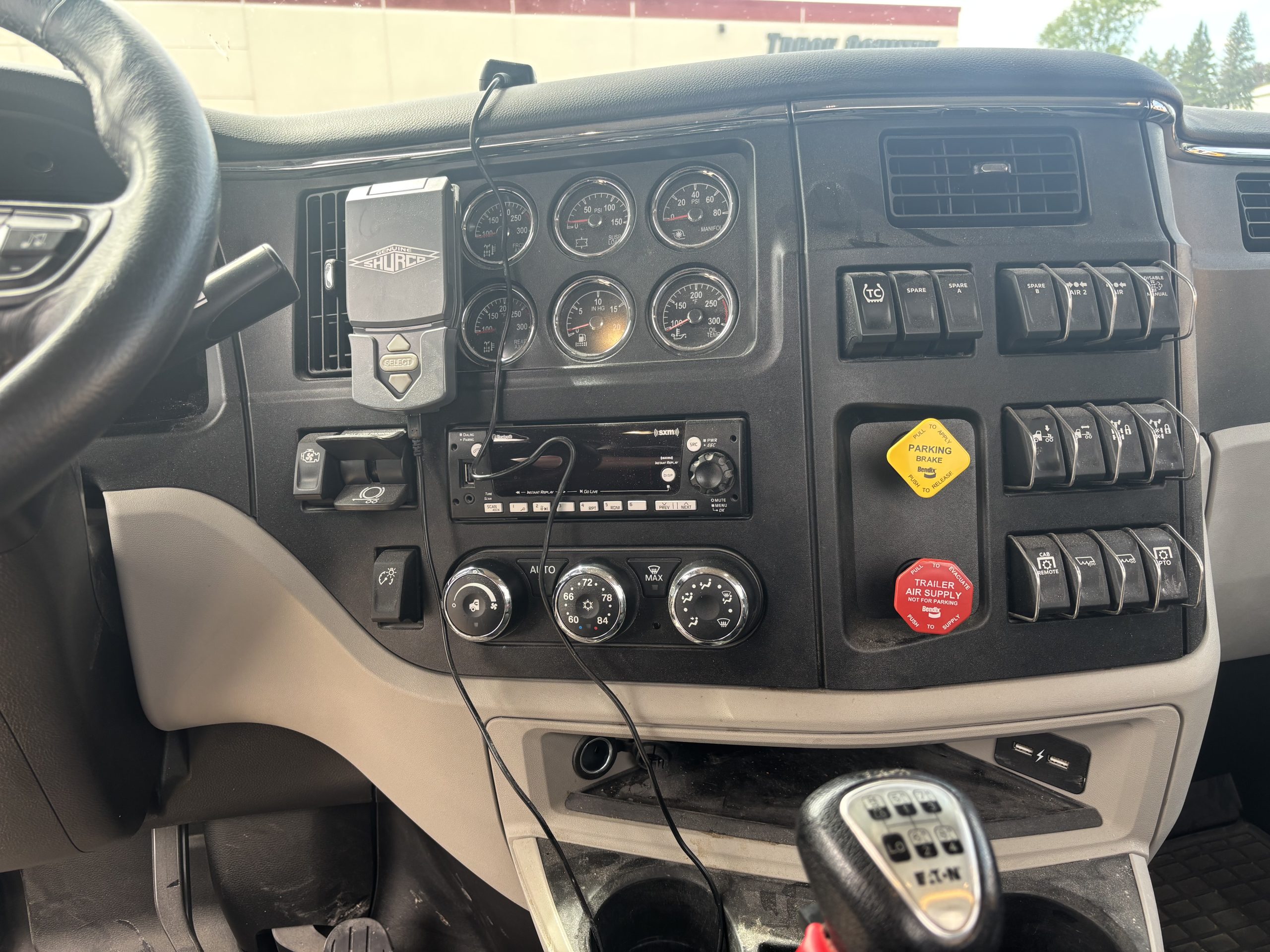 2025 Peterbilt 587 - image 5 of 6