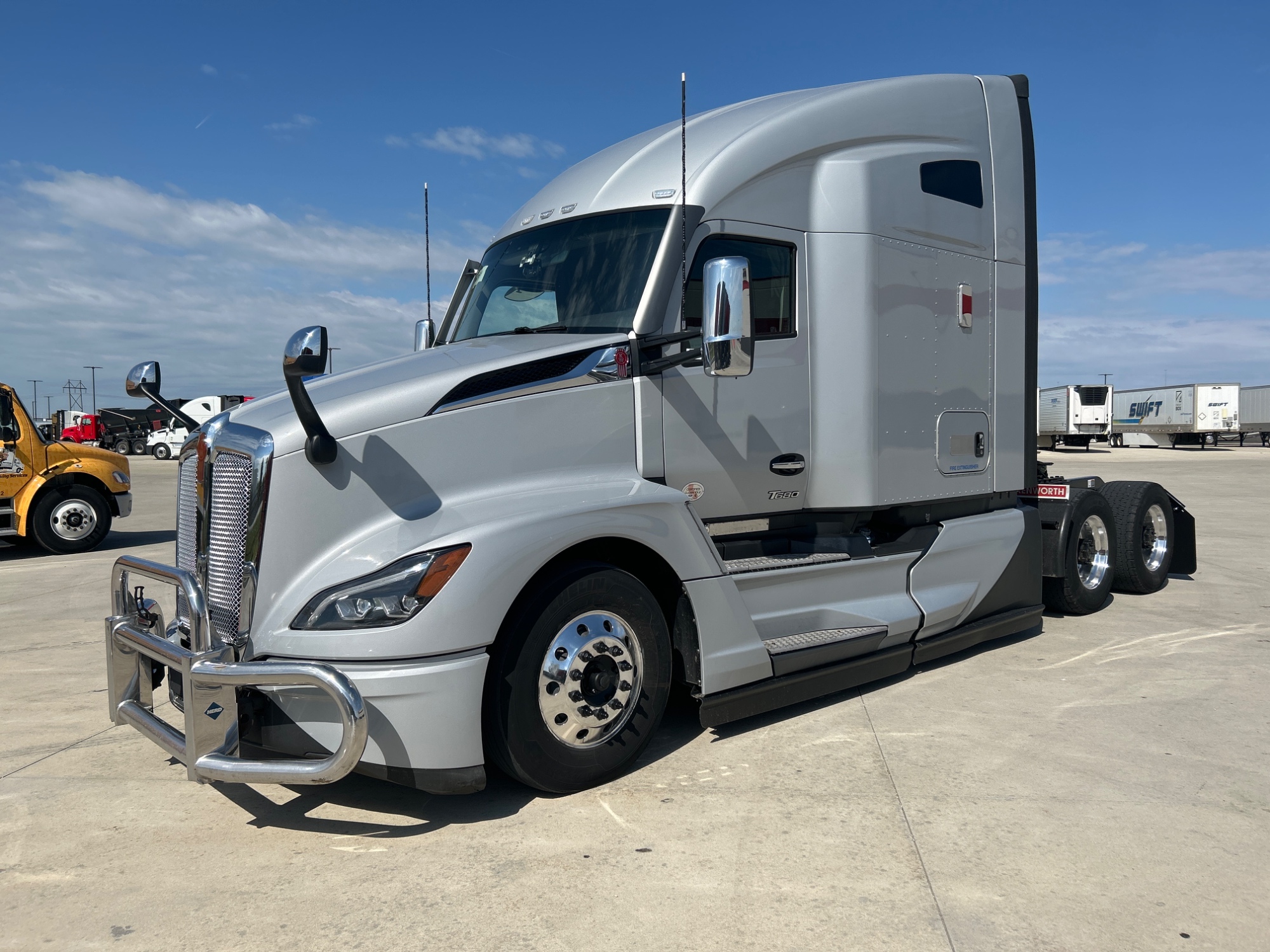 2023 Kenworth T680 2023 Kenworth T680 - image 1 of 6