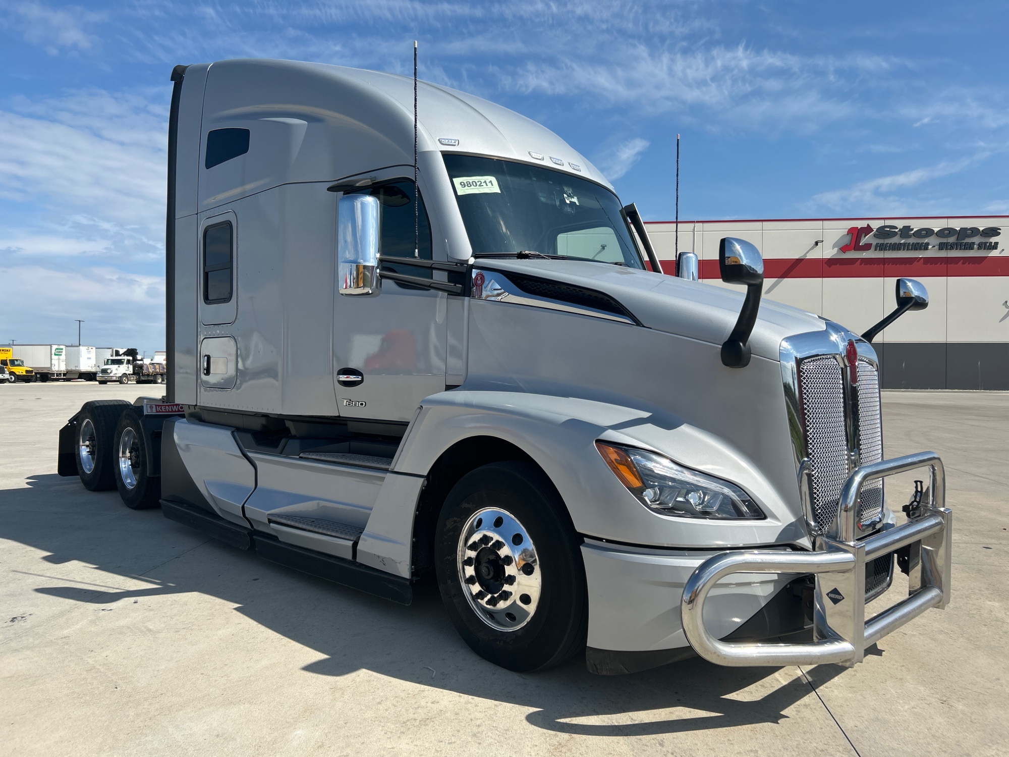 2023 Kenworth T680 2023 Kenworth T680 - image 3 of 6
