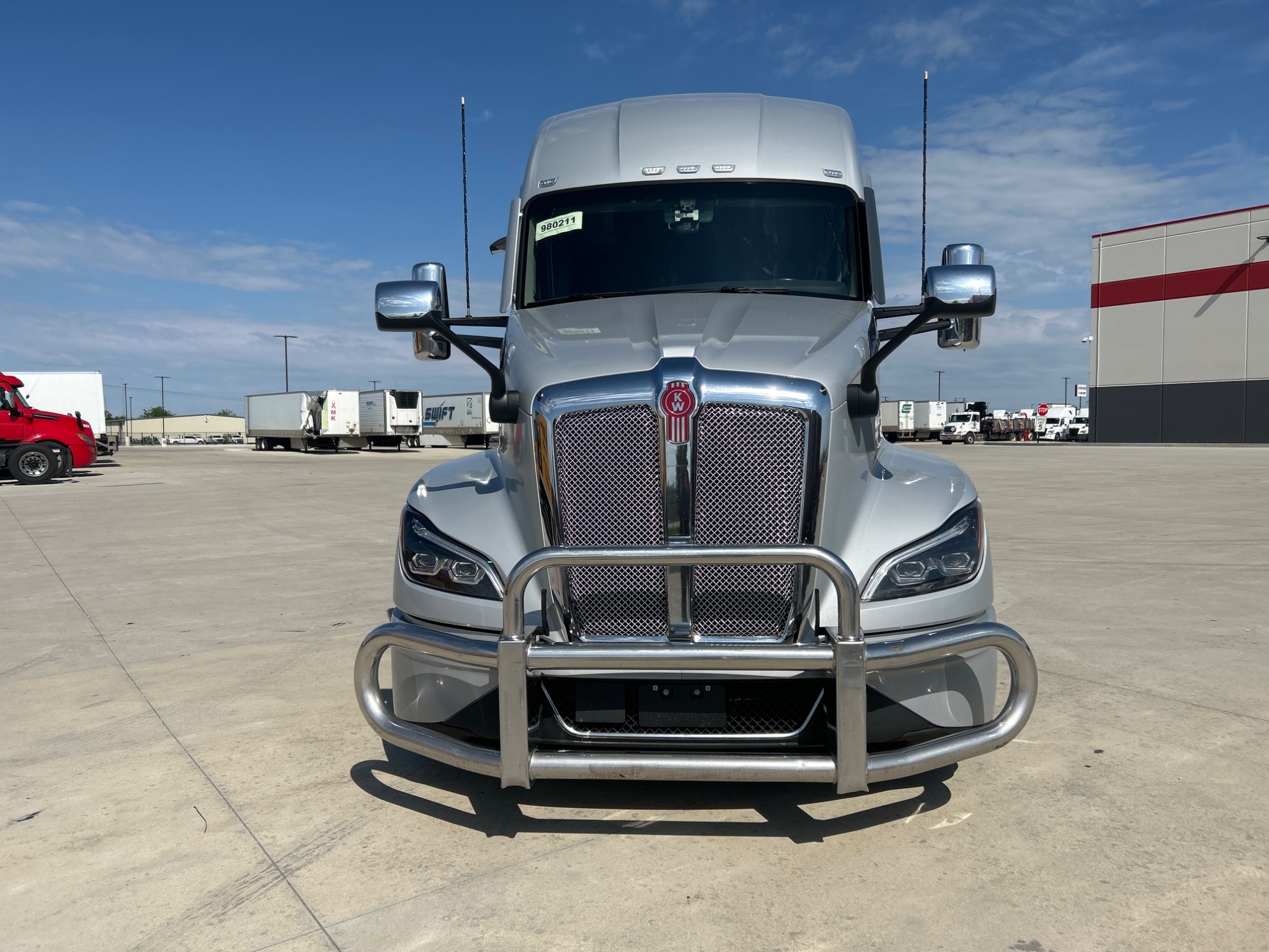 2023 Kenworth T680 2023 Kenworth T680 - image 2 of 6