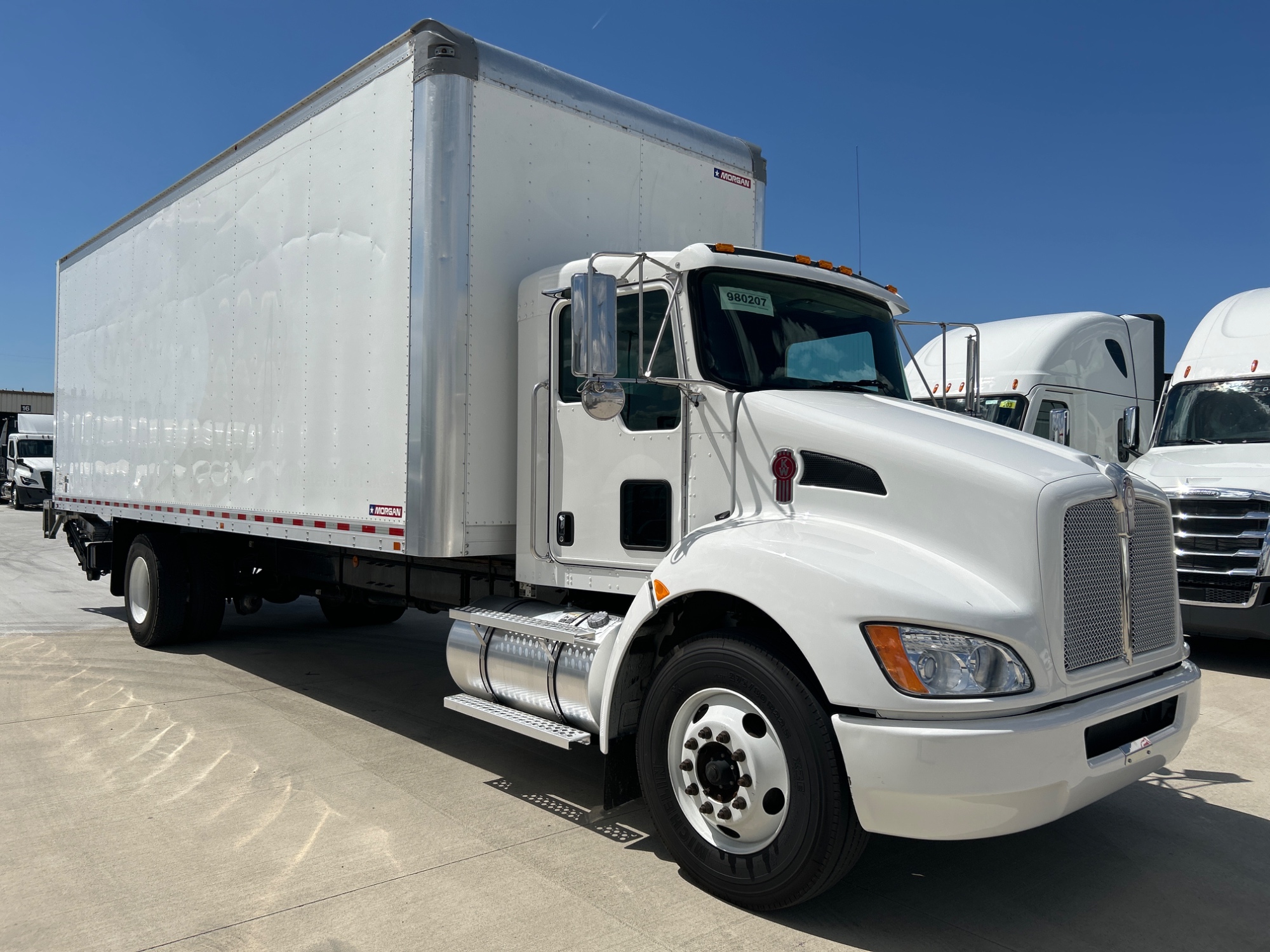 2022 Kenworth T270 — photo 6