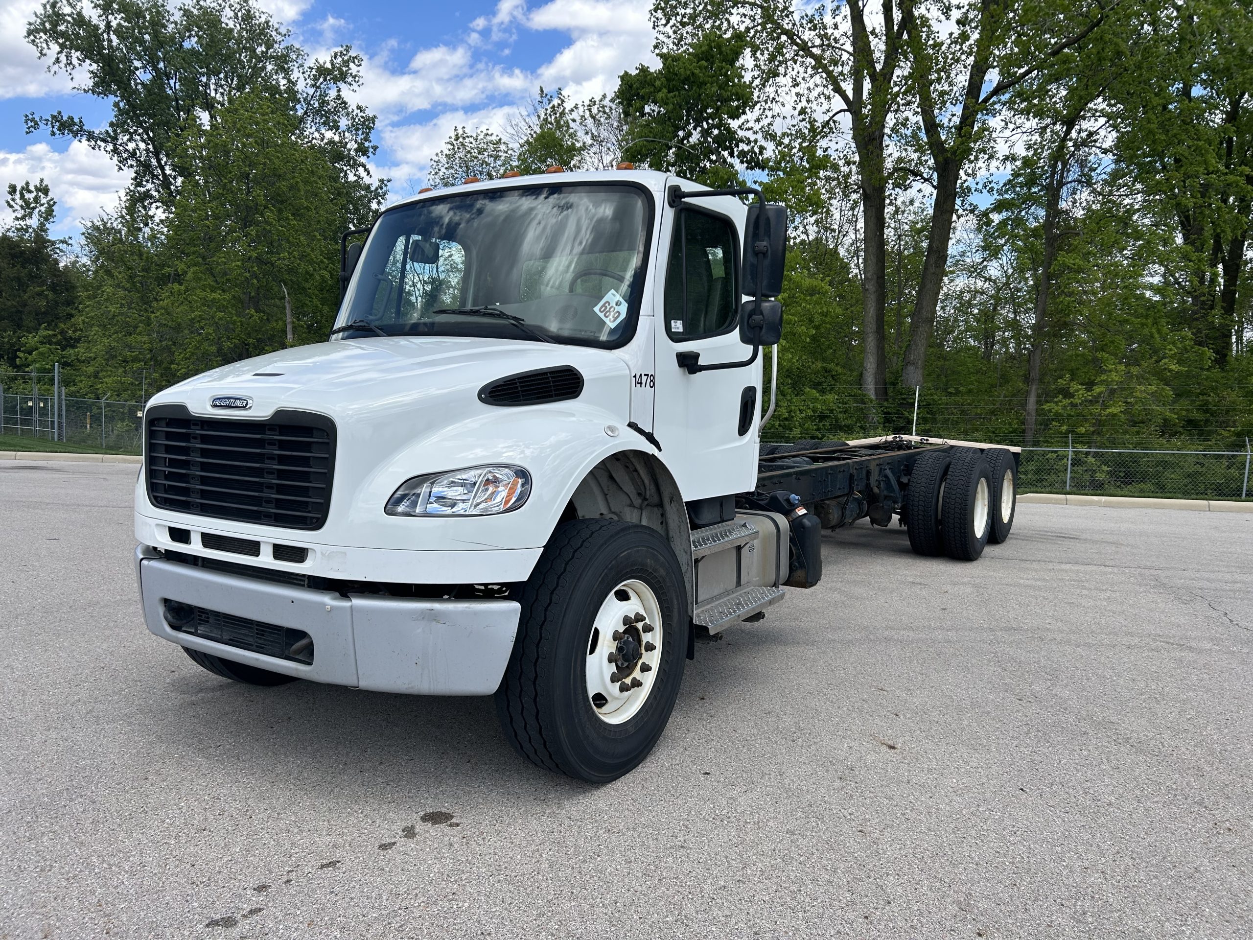 2022 Freightliner M2 106 - image 2 of 5
