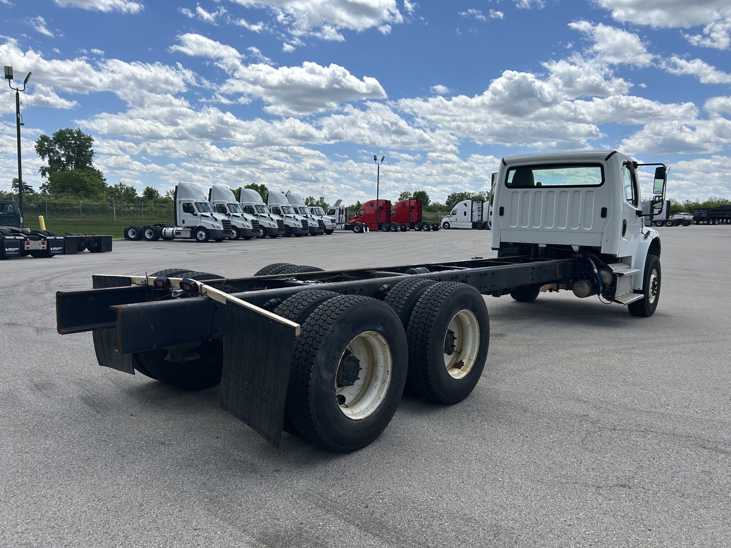 2022 Freightliner M2 106 - image 3 of 5