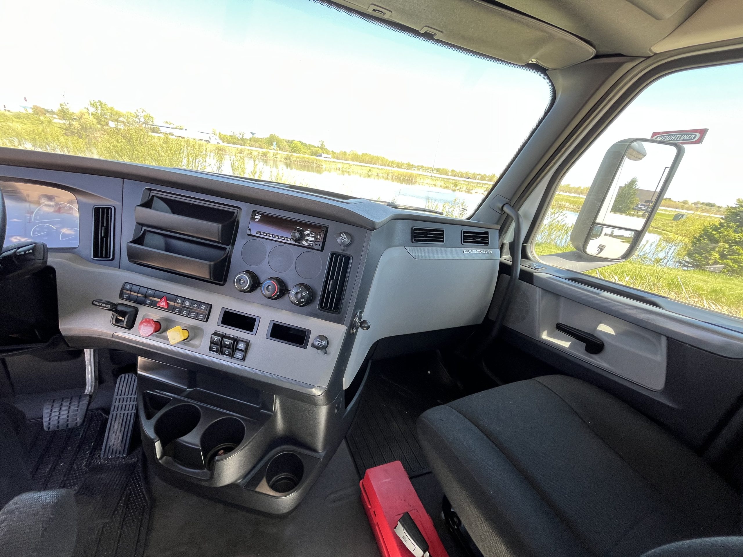 2019 Freightliner PT126DC 2019 Freightliner PT126DC - image 5 of 6