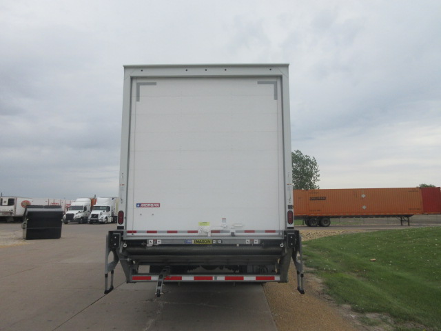 2027 Freightliner M2 106+ - image 4 of 6