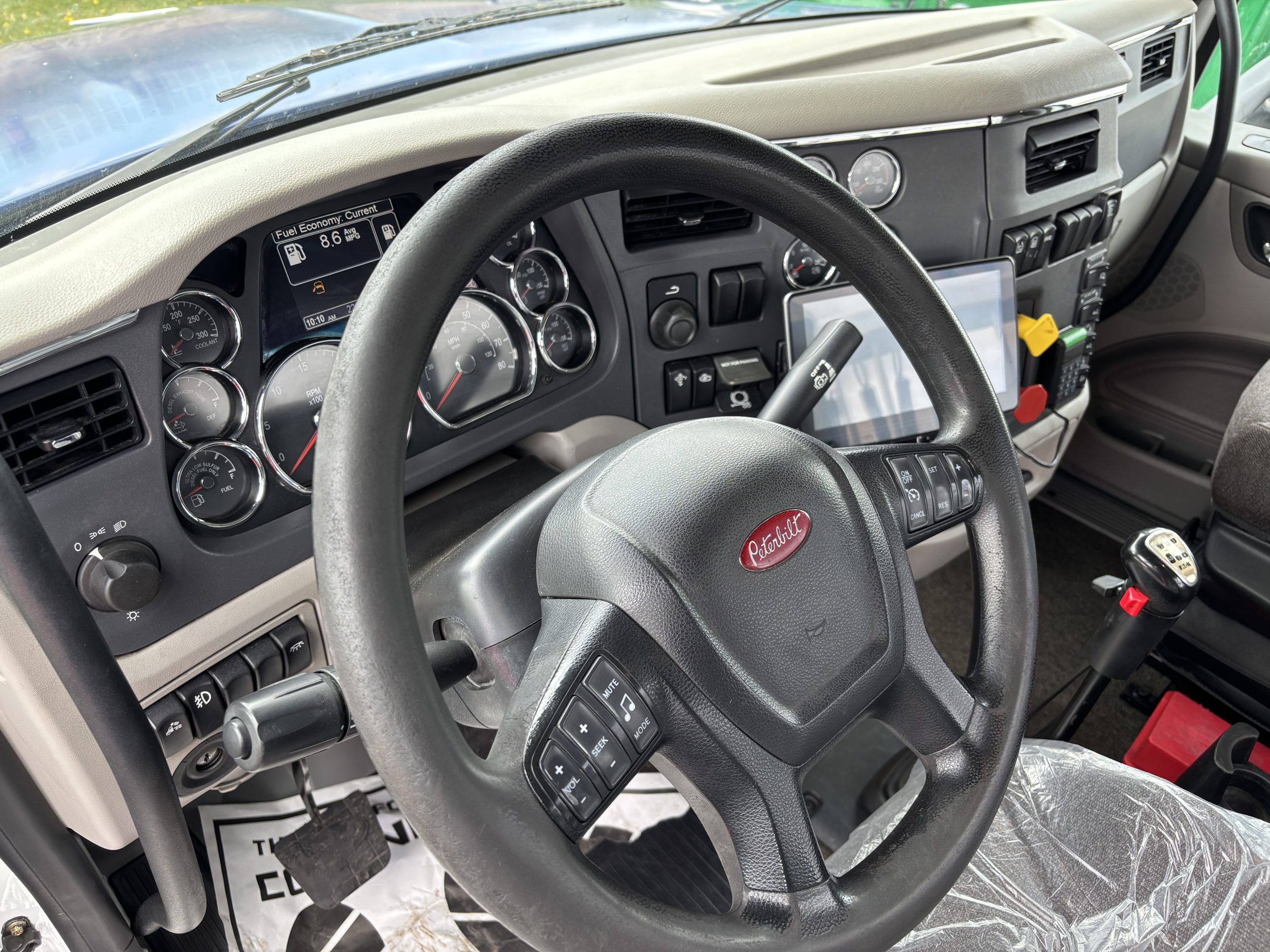 2019 Peterbilt 579 - image 5 of 6