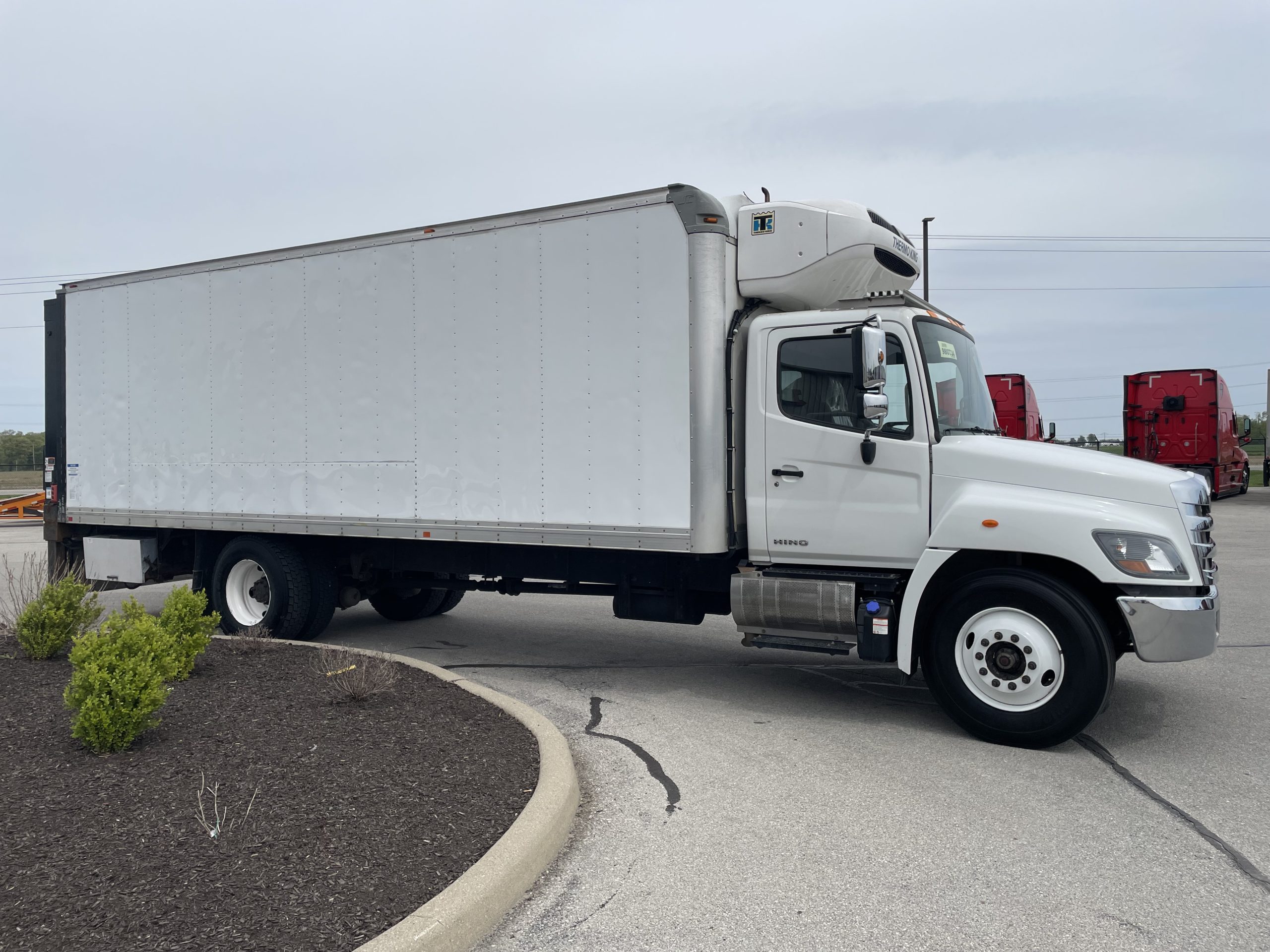 2016 Hino 268 — photo 6