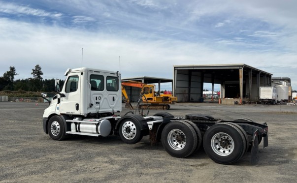 2018 Freightliner CA113DC 2018 Freightliner CA113DC - image 1 of 1