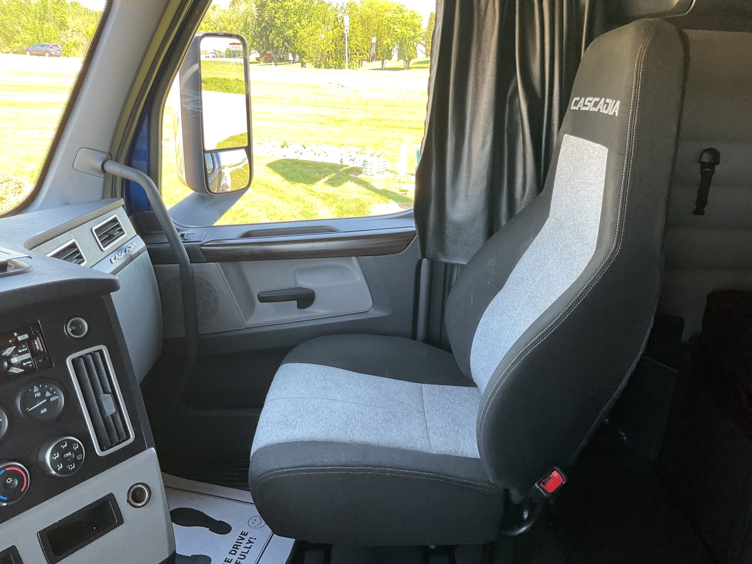 2020 Freightliner PE116 2020 Freightliner PE116 - image 5 of 6
