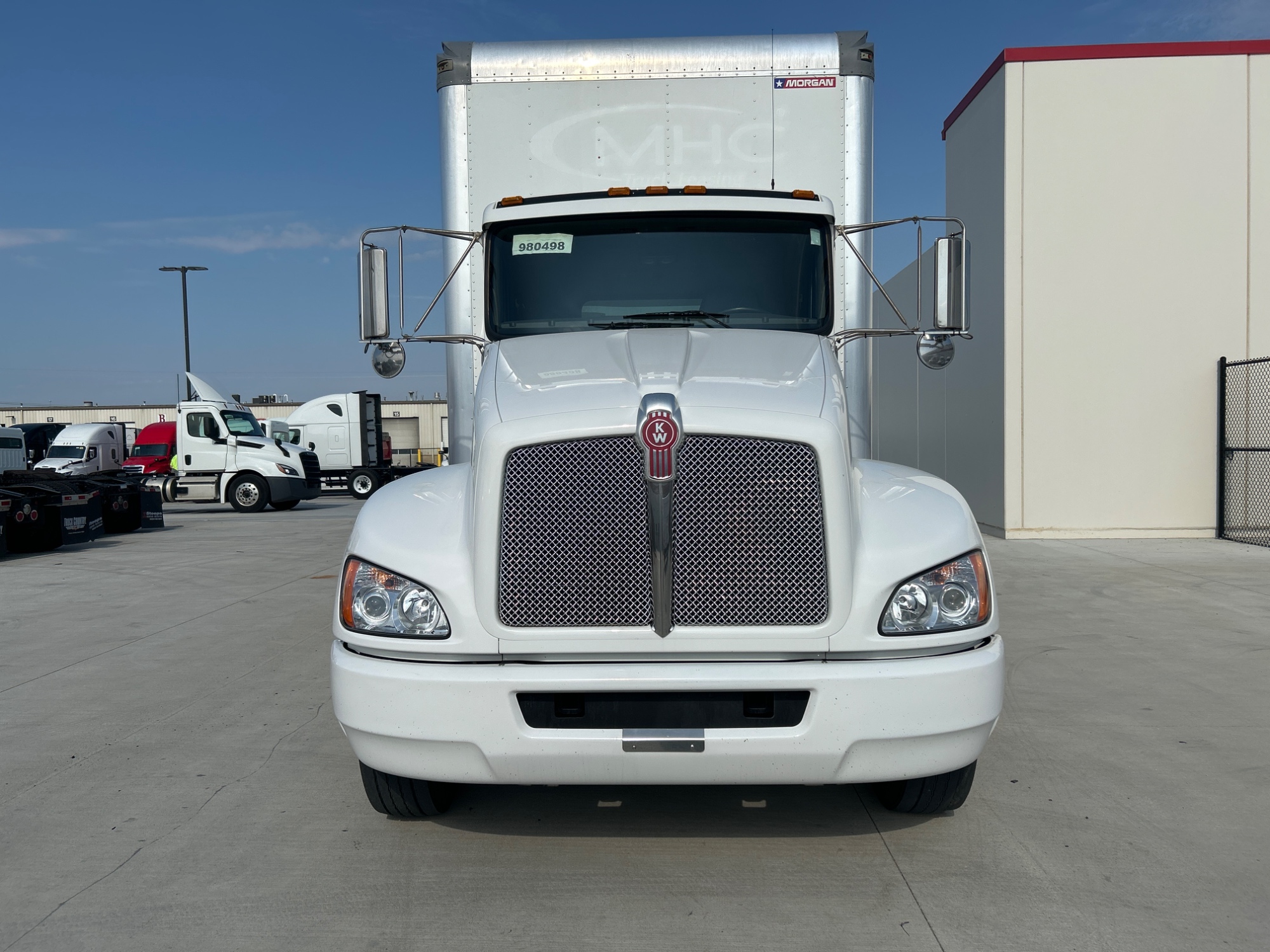 2022 Kenworth T270 — photo 3