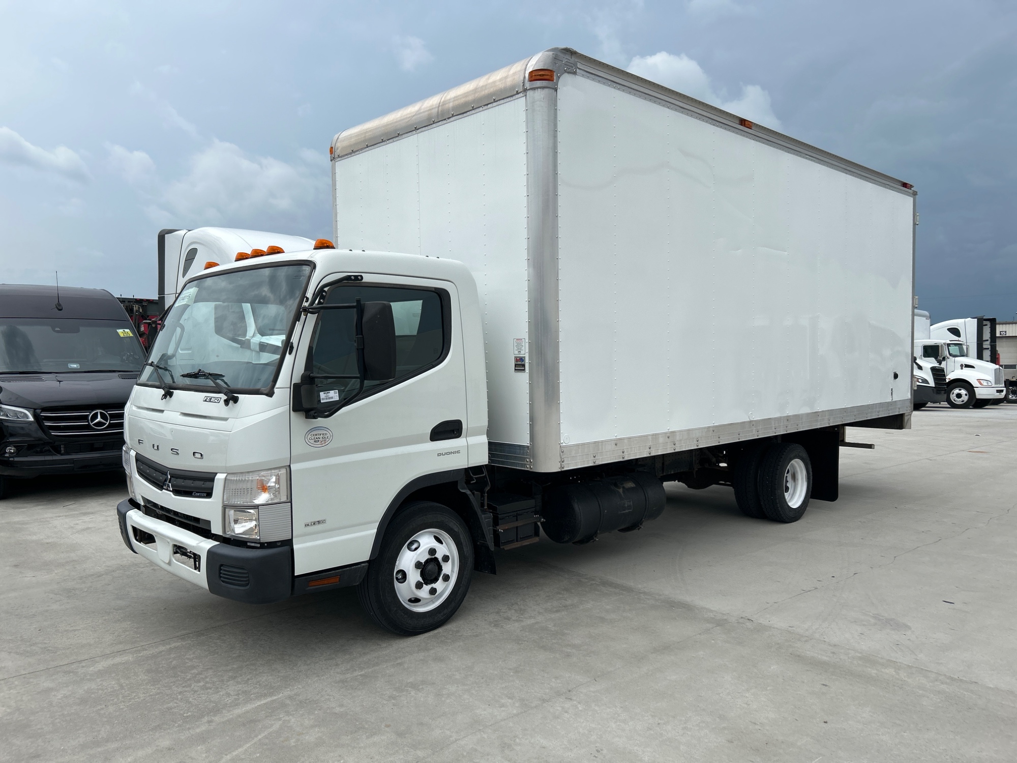 2017 Mitsubishi/Fuso FE160 2017 Mitsubishi/Fuso FE160 - image 1 of 5