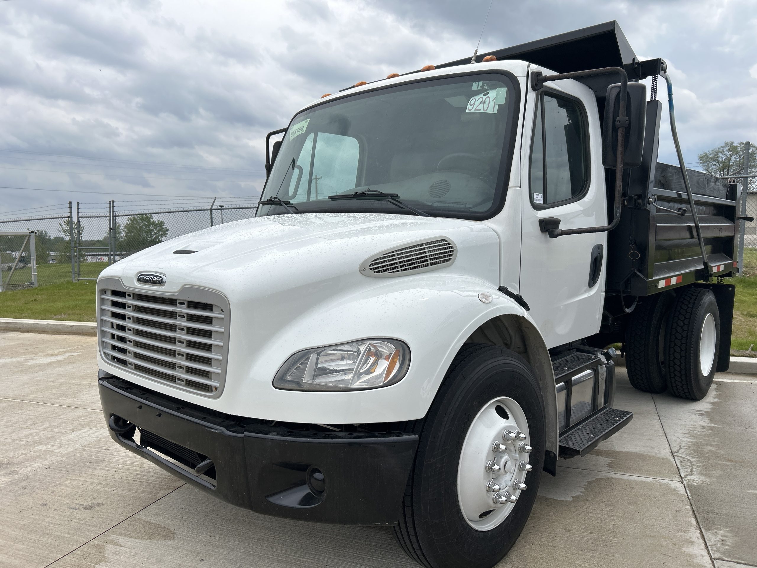 2017 Freightliner M2 106 - image 1 of 4