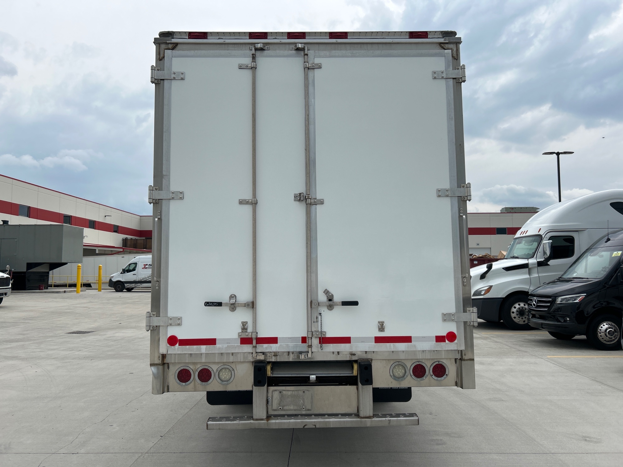 2017 Mitsubishi/Fuso FE160 2017 Mitsubishi/Fuso FE160 - image 4 of 5