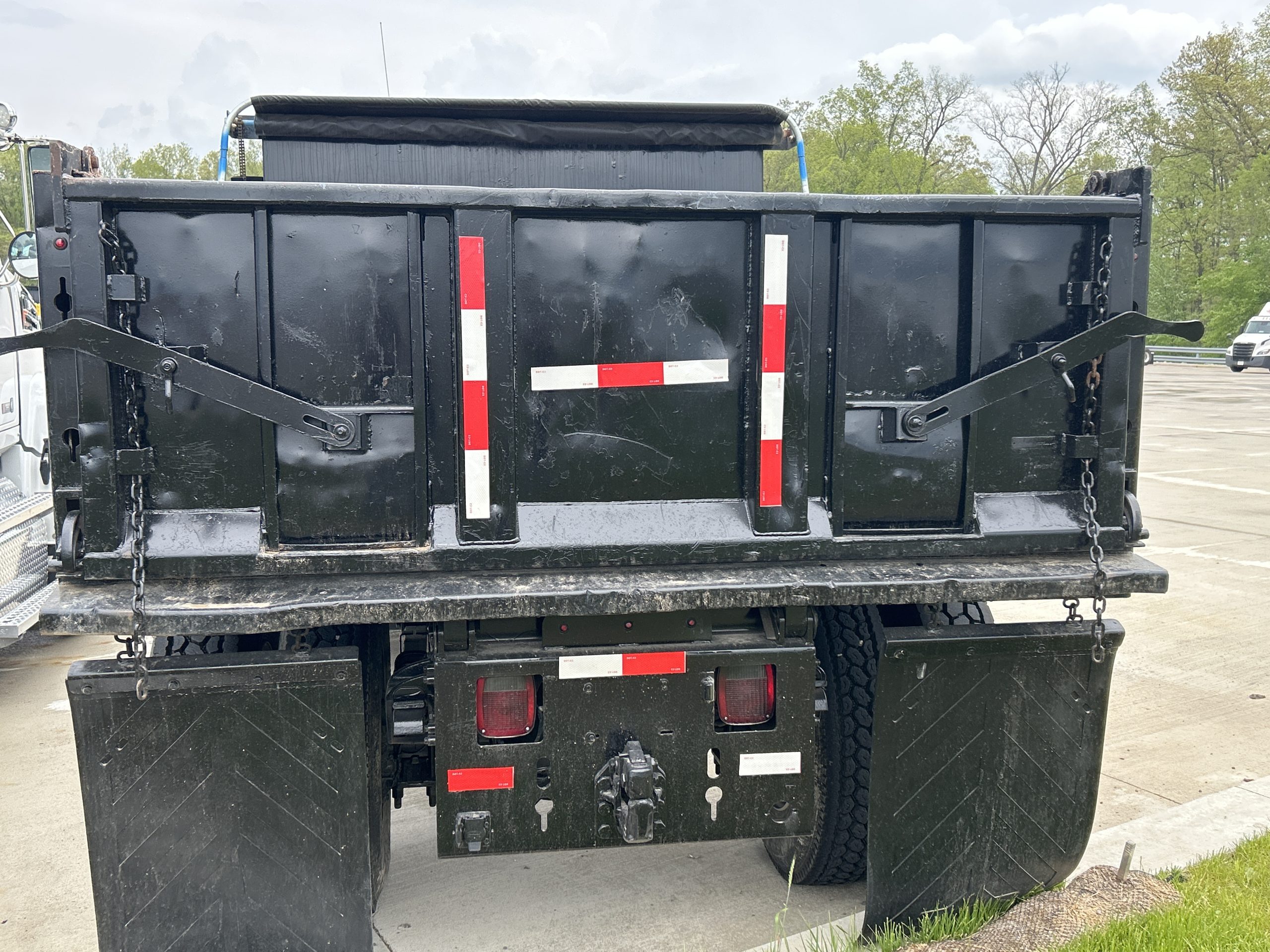 2017 Freightliner M2 106 - image 3 of 4