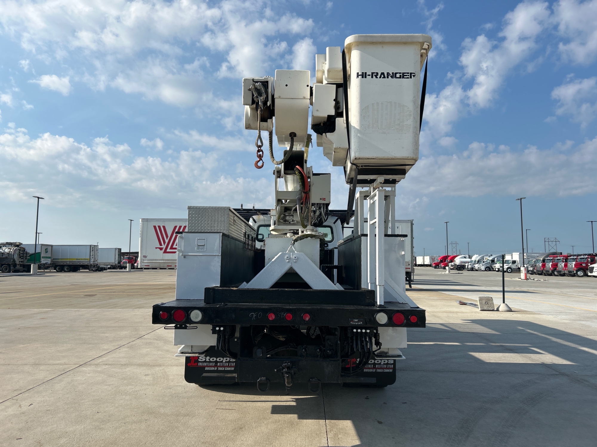 2016 Freightliner M2 106 — photo 5