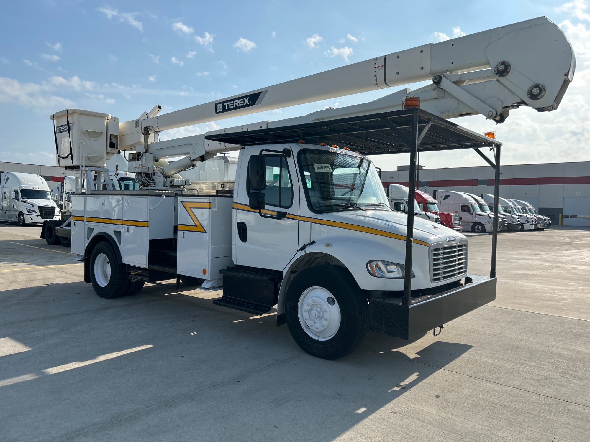2016 Freightliner M2 106 — photo 4