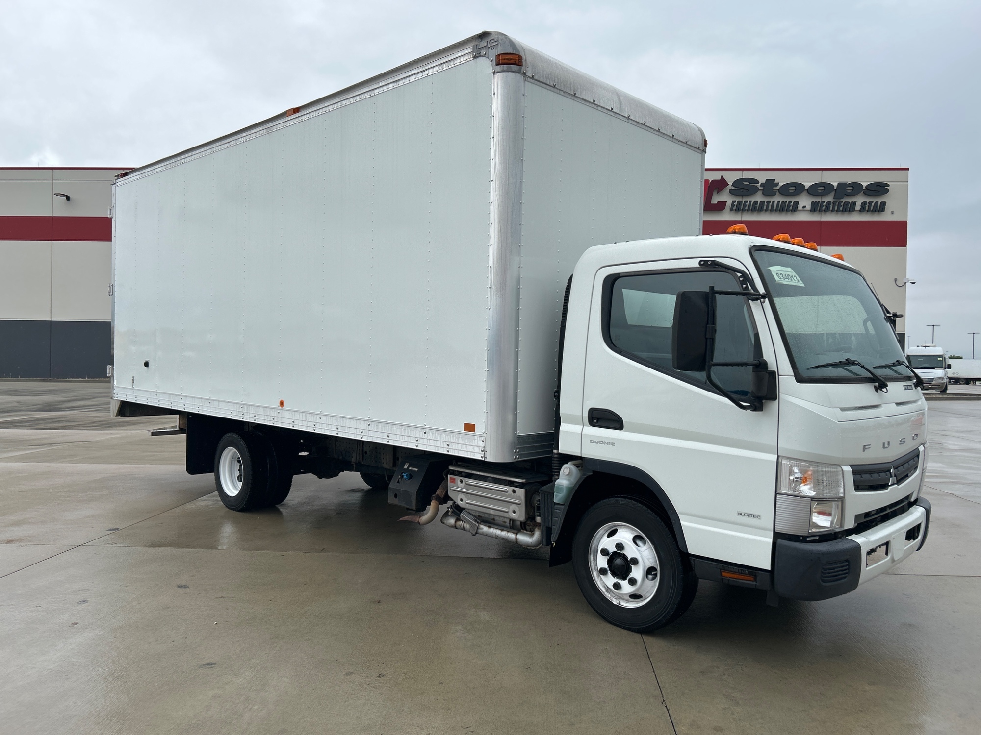 2017 Mitsubishi/Fuso FE160 2017 Mitsubishi/Fuso FE160 - image 3 of 5