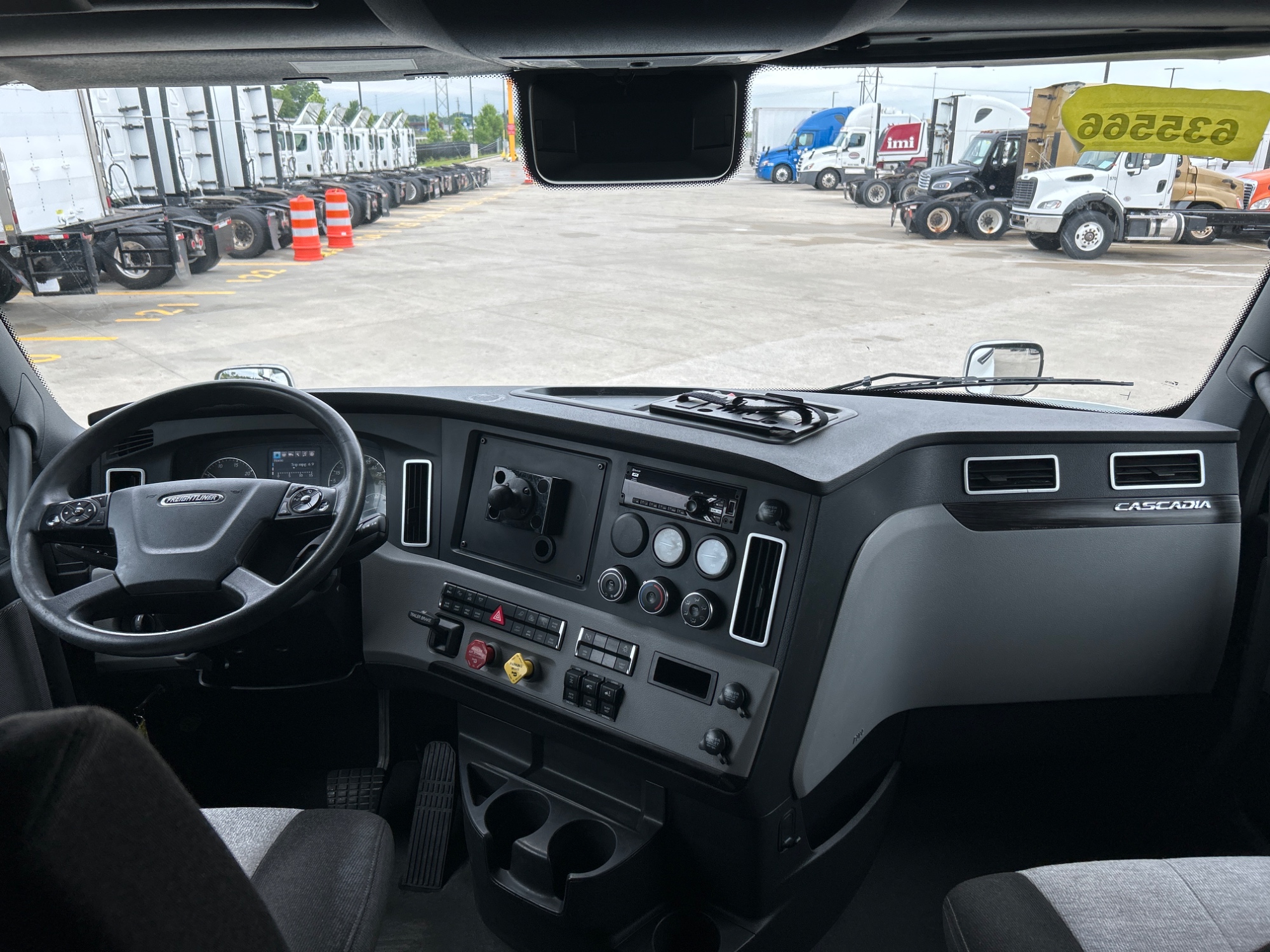 2020 Freightliner PT126SLP 2020 Freightliner PT126SLP - image 5 of 6