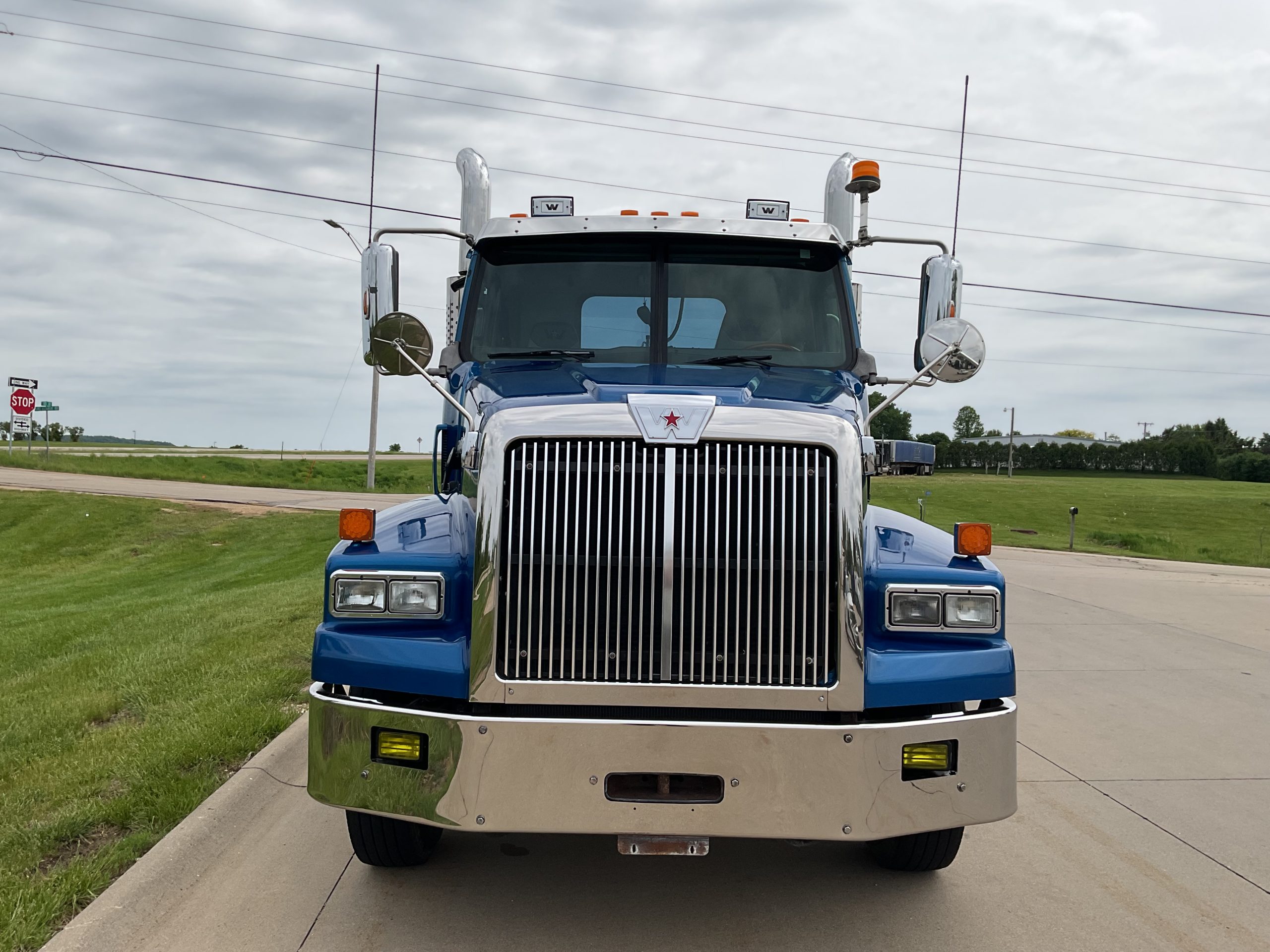 2016 Western Star 4900SA 2016 Western Star 4900SA - image 2 of 6