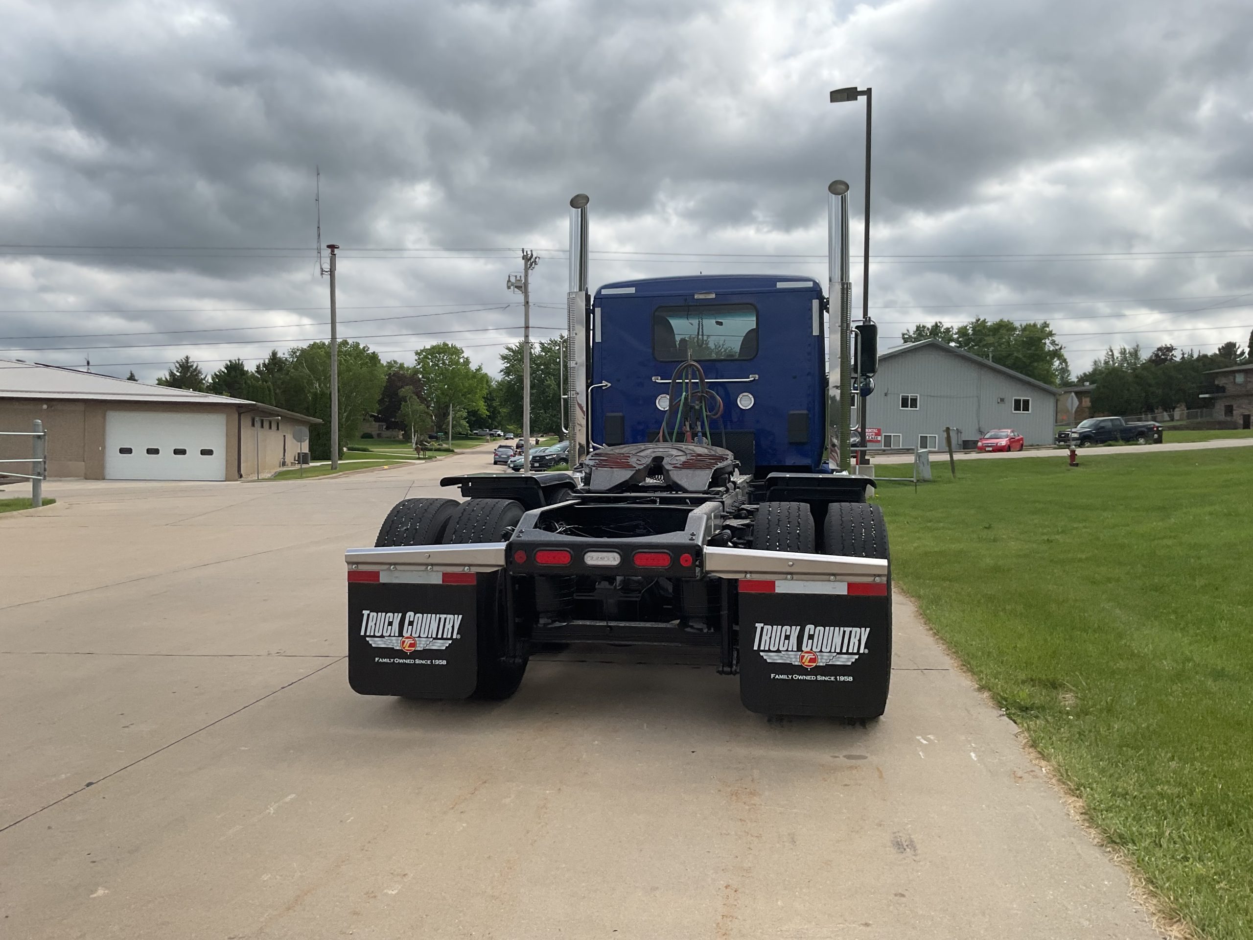 2025 Peterbilt 587 2025 Peterbilt 587 - image 4 of 6