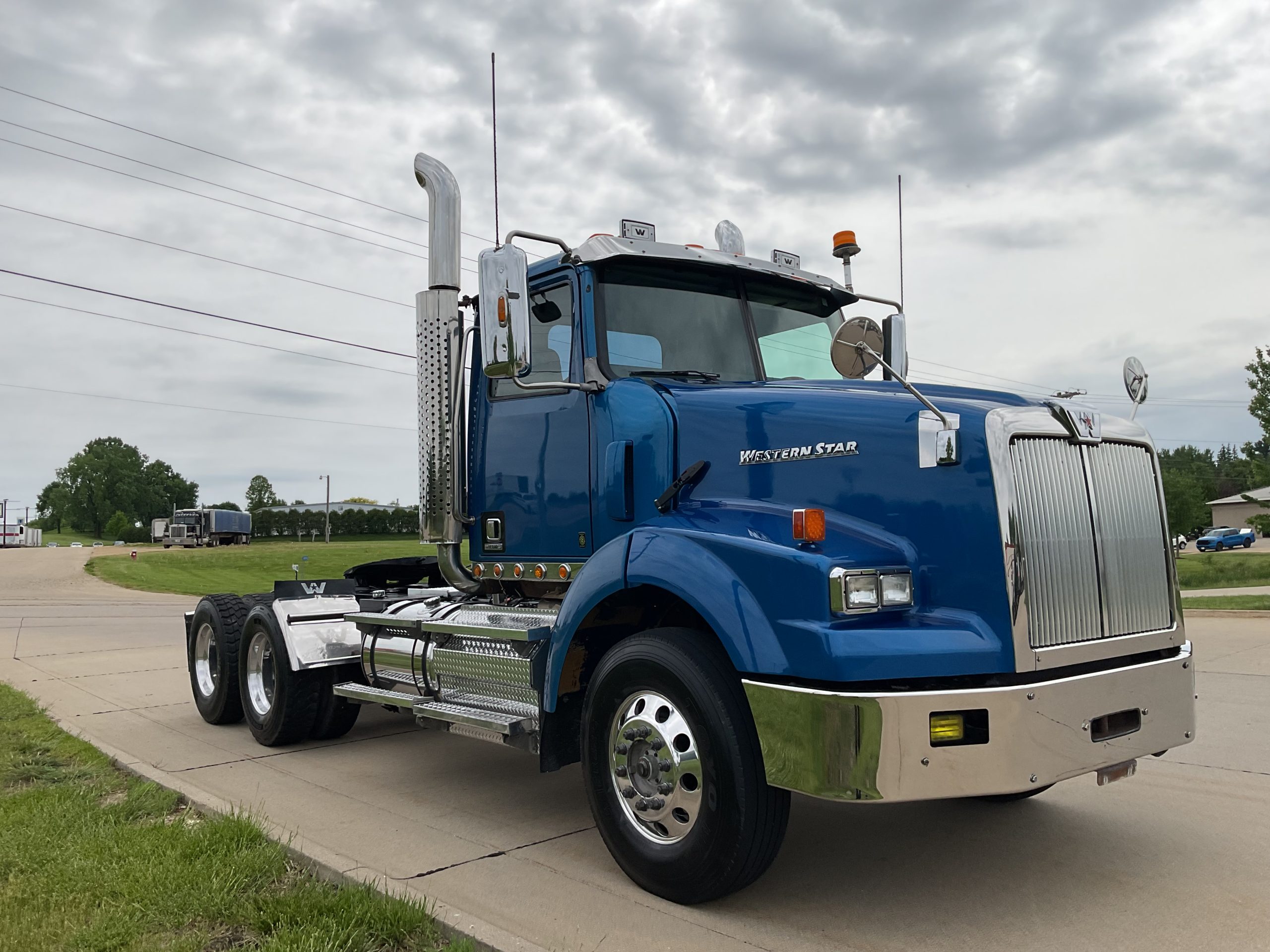 2016 Western Star 4900SA 2016 Western Star 4900SA - image 3 of 6