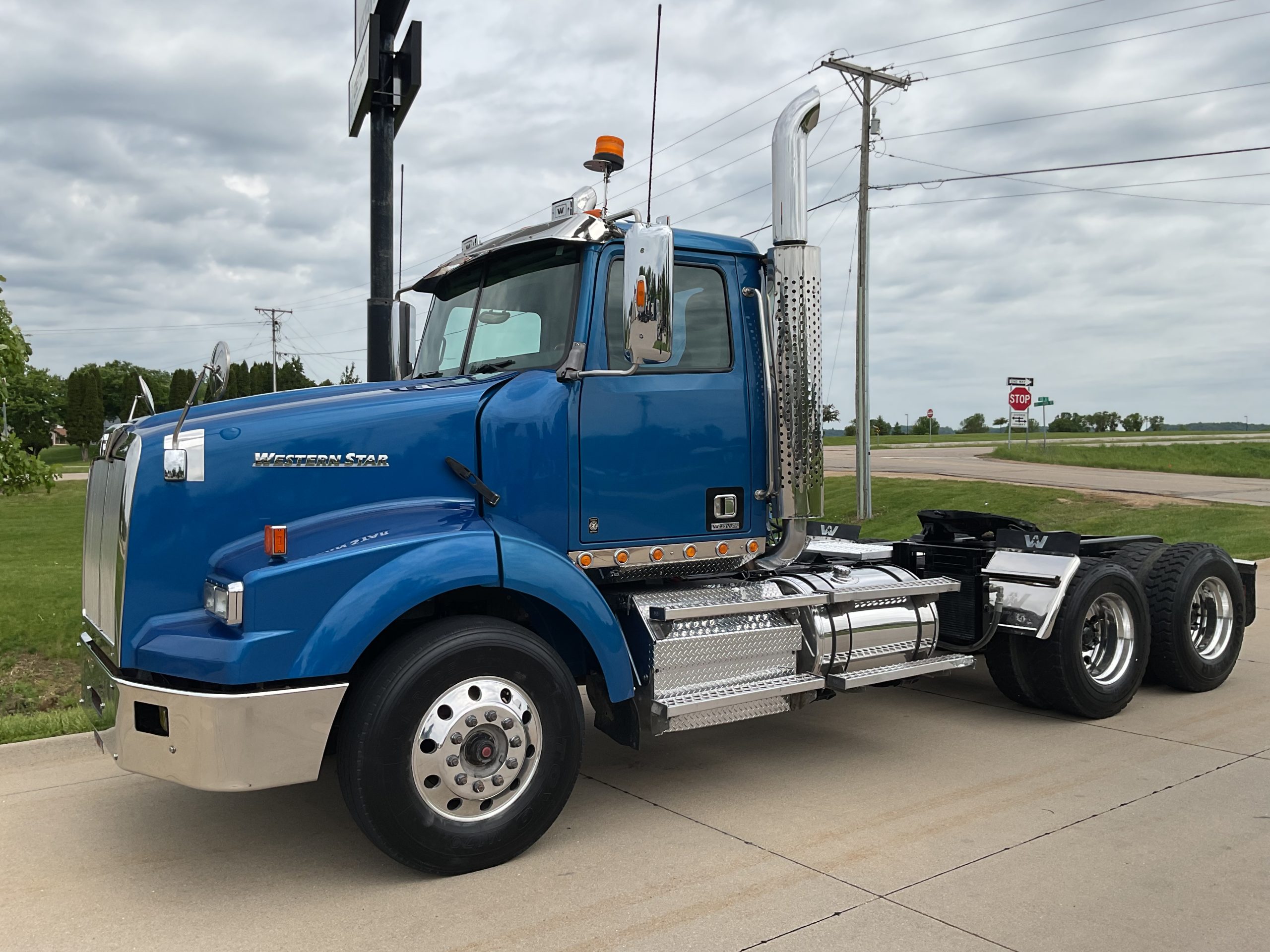 2016 Western Star 4900SA 2016 Western Star 4900SA - image 1 of 6