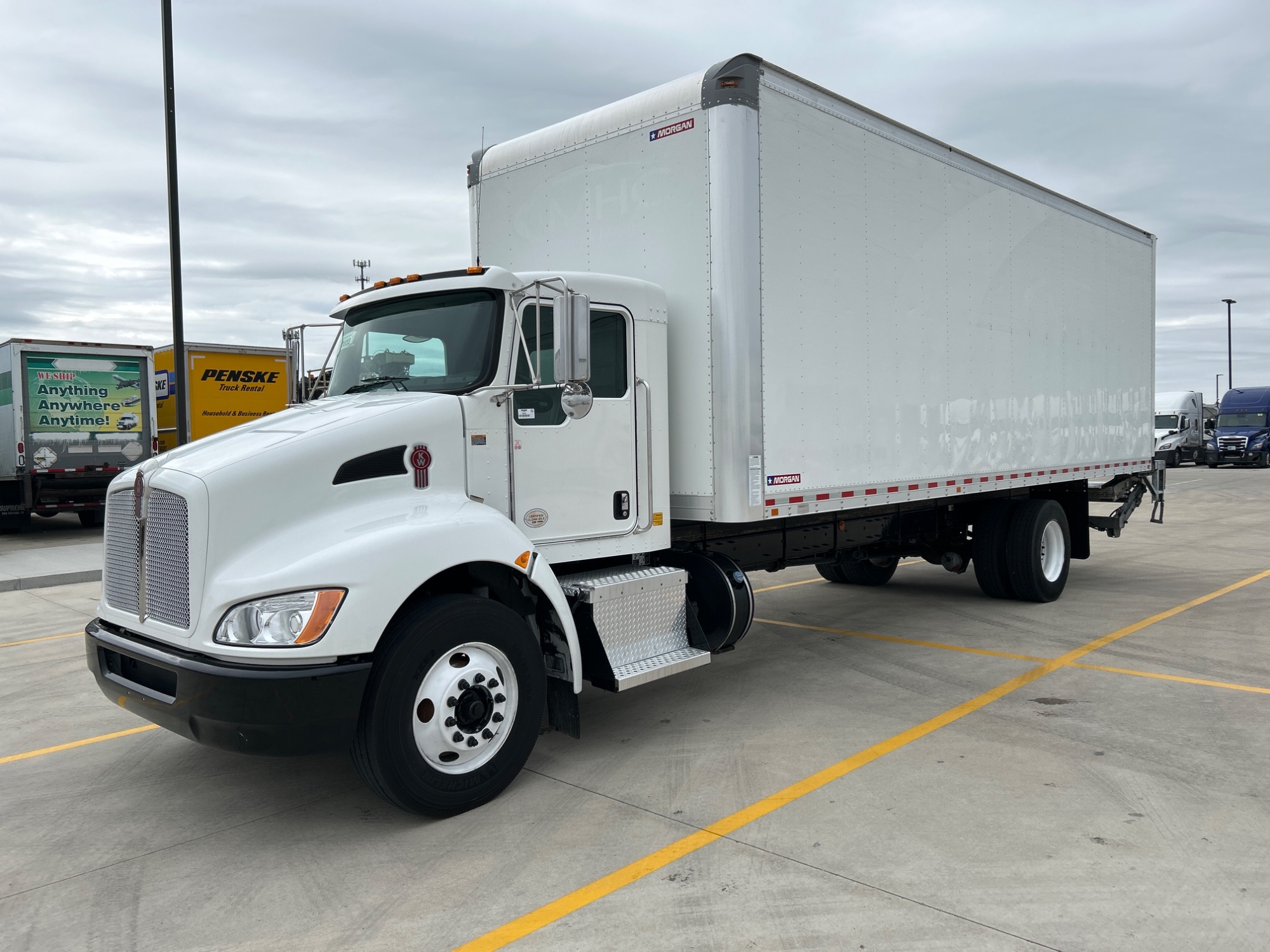 2022 Kenworth T270 2022 Kenworth T270 - image 1 of 6