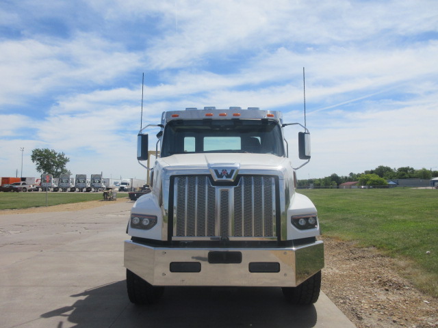 2027 Western Star 49X 2027 Western Star 49X - image 2 of 6