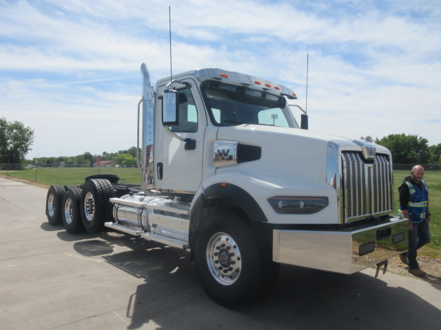 2027 Western Star 49X 2027 Western Star 49X - image 4 of 6