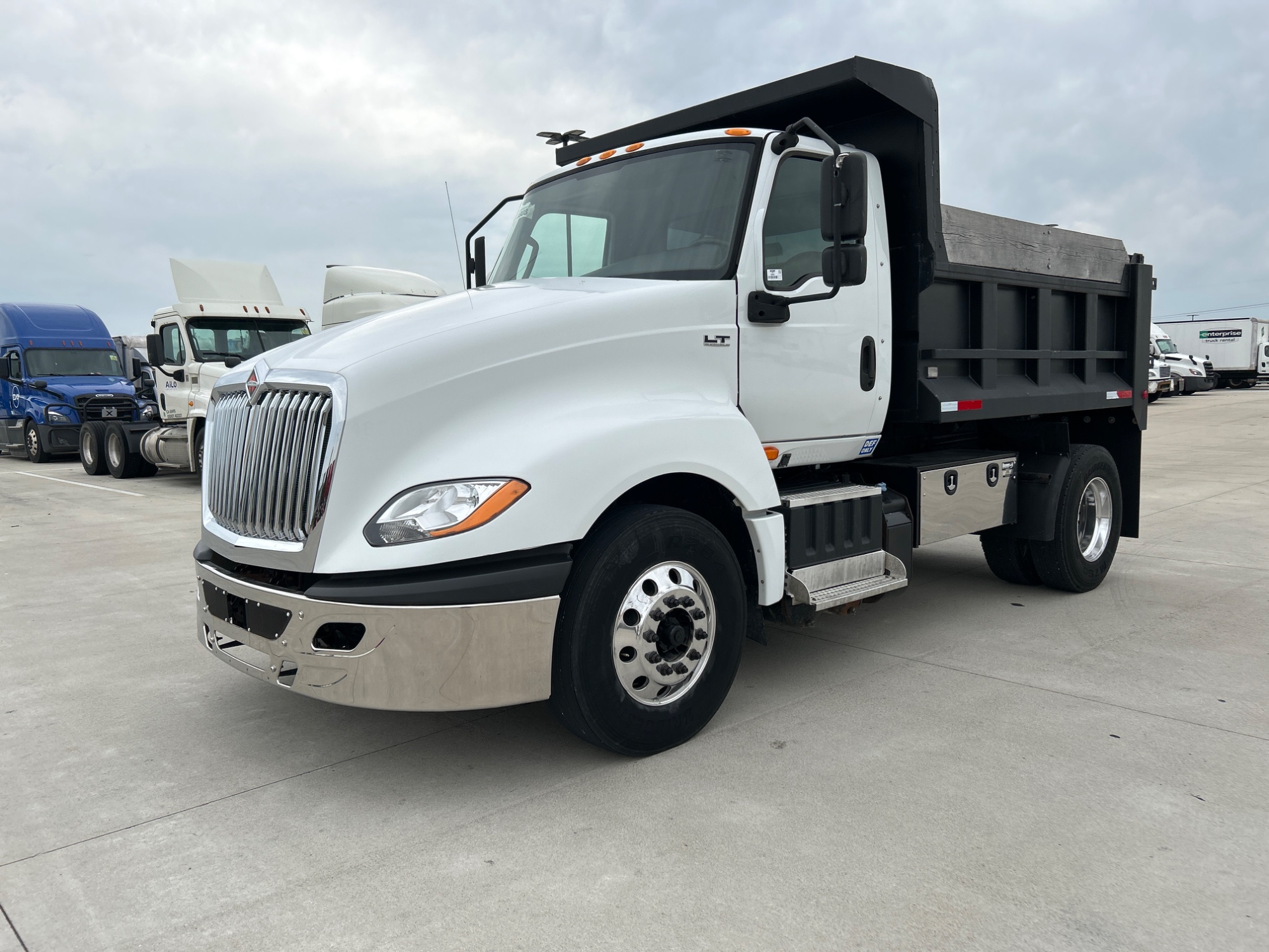 2018 International LT625 2018 International LT625 - image 1 of 5