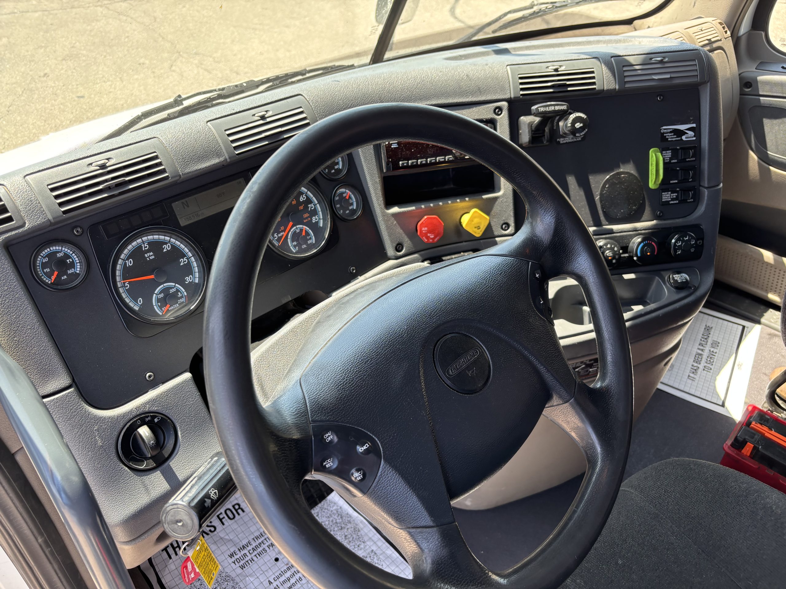 2018 Freightliner CA113DC - image 2 of 3