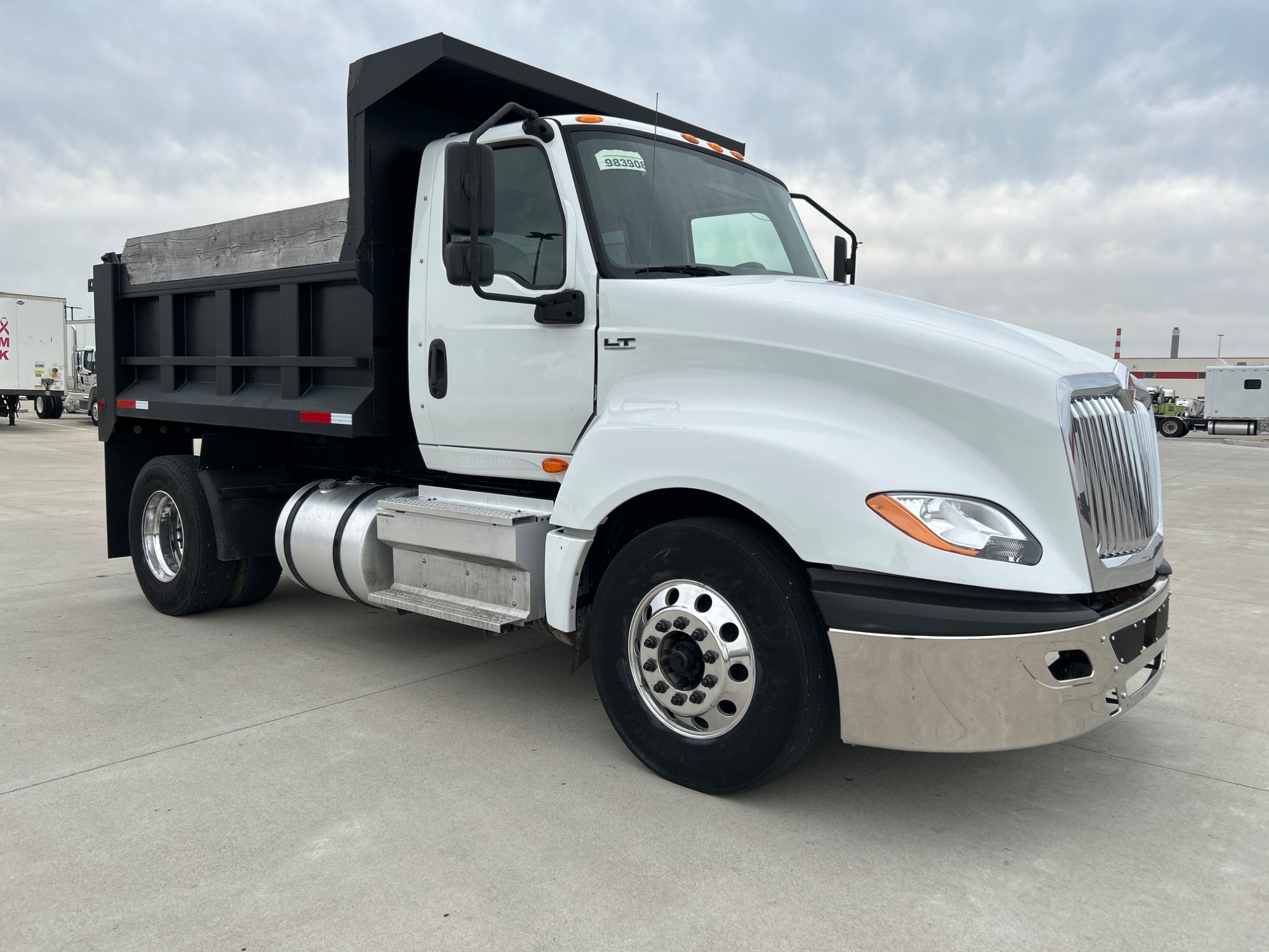 2018 International LT625 2018 International LT625 - image 3 of 5