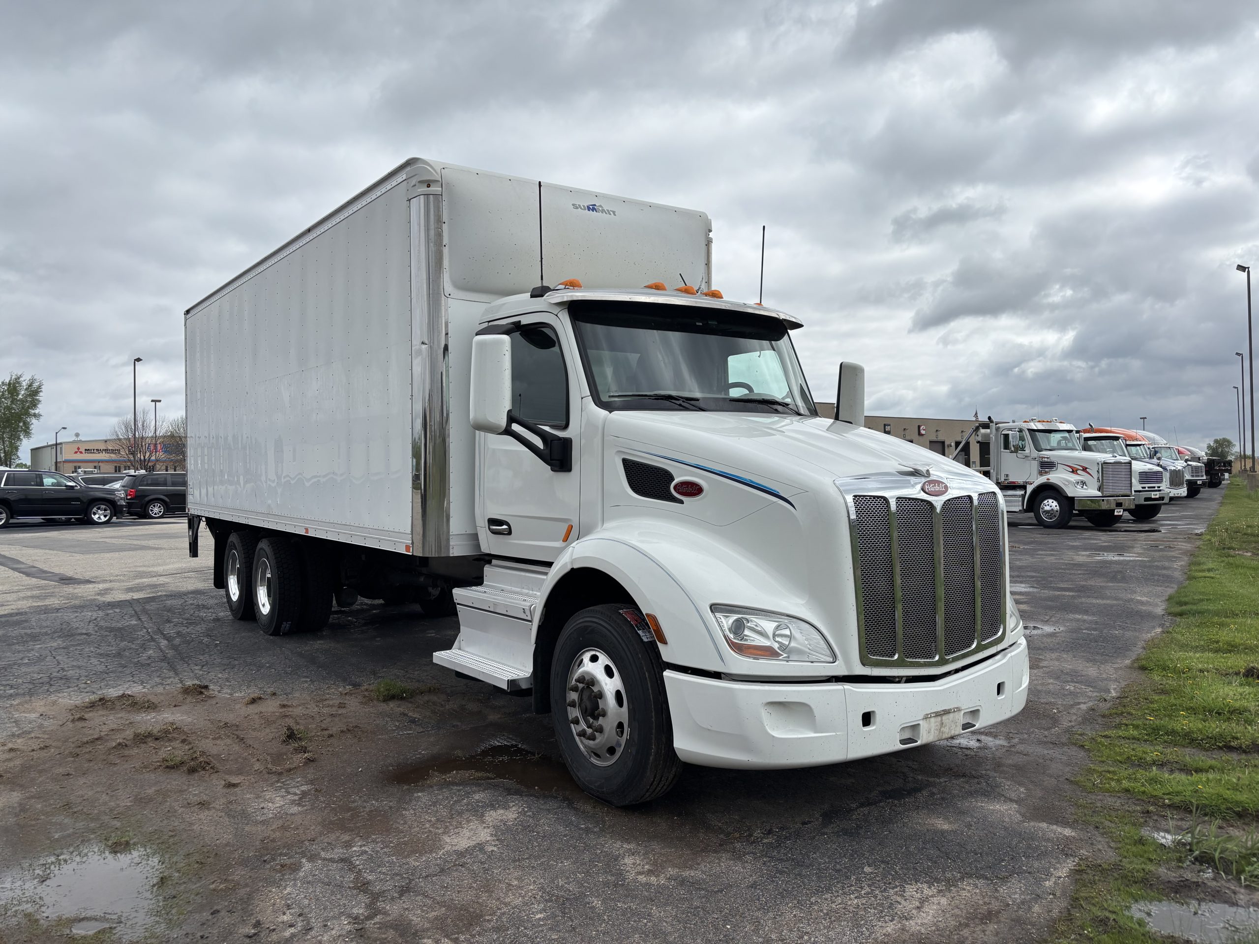 2019 Peterbilt 579 2019 Peterbilt 579 - image 3 of 6